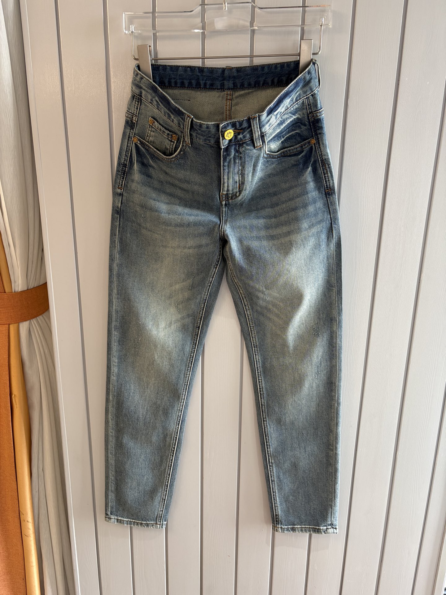 专柜🆕2026春夏设计推荐 热卖牛仔裤🆕柔软亲肤面料 奢华头层牛皮腰牌 经典蓝洗水 专柜限量款 奢华感订