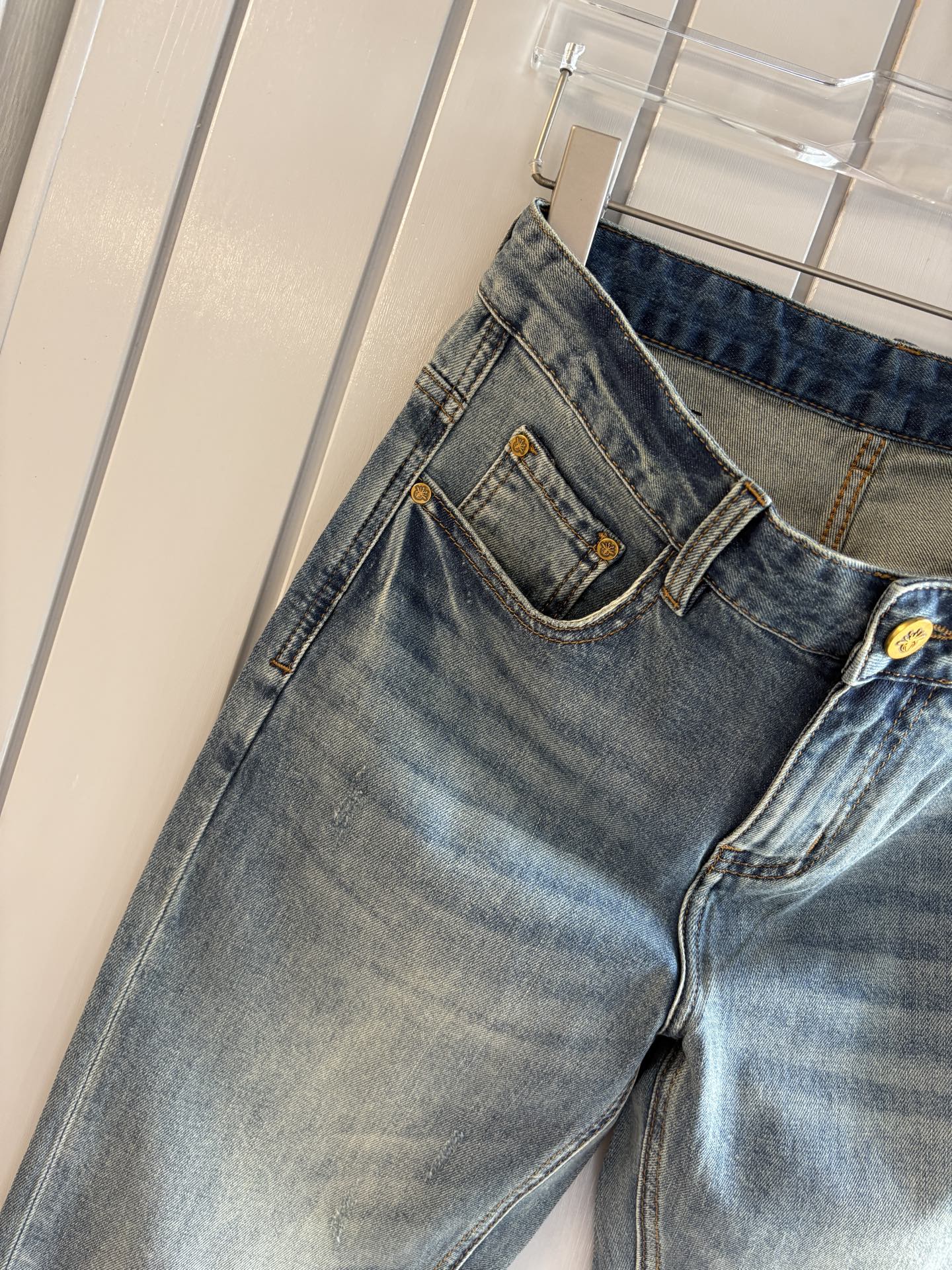 专柜🆕2026春夏设计推荐 热卖牛仔裤🆕柔软亲肤面料 奢华头层牛皮腰牌 经典蓝洗水 专柜限量款 奢华感订