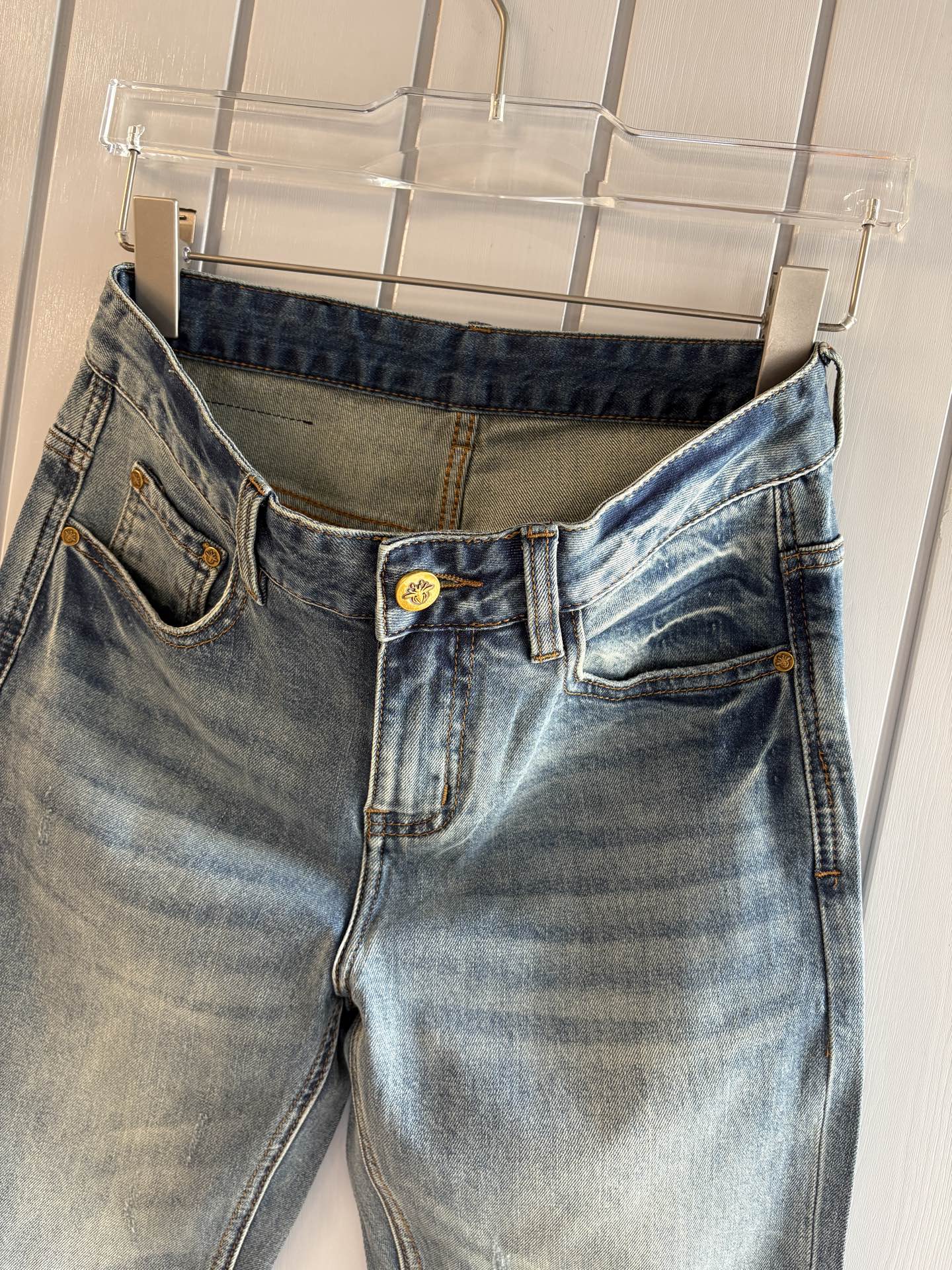 专柜🆕2026春夏设计推荐 热卖牛仔裤🆕柔软亲肤面料 奢华头层牛皮腰牌 经典蓝洗水 专柜限量款 奢华感订