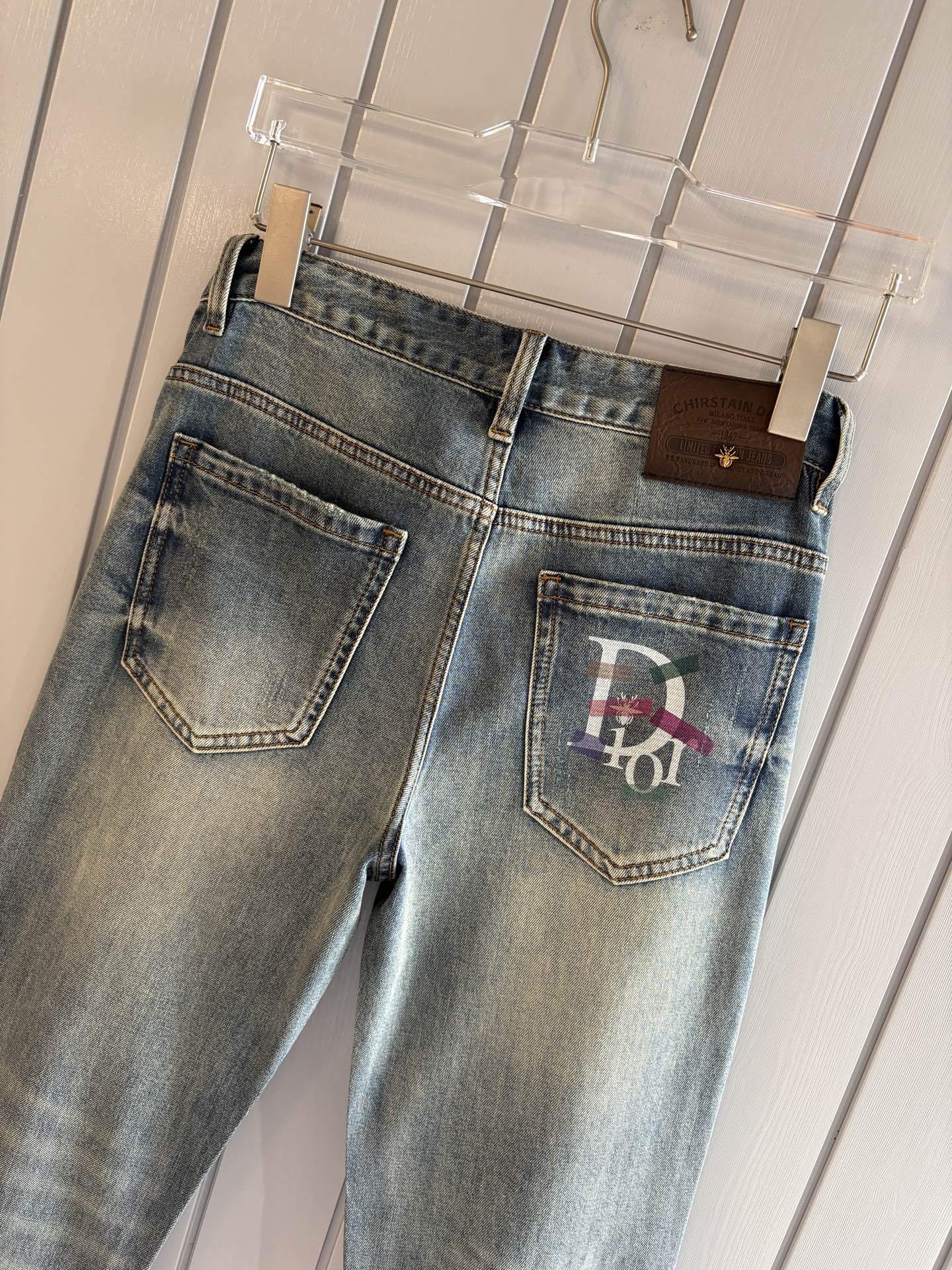 专柜🆕2026春夏设计推荐 热卖牛仔裤🆕柔软亲肤面料 奢华头层牛皮腰牌 经典蓝洗水 专柜限量款 奢华感订