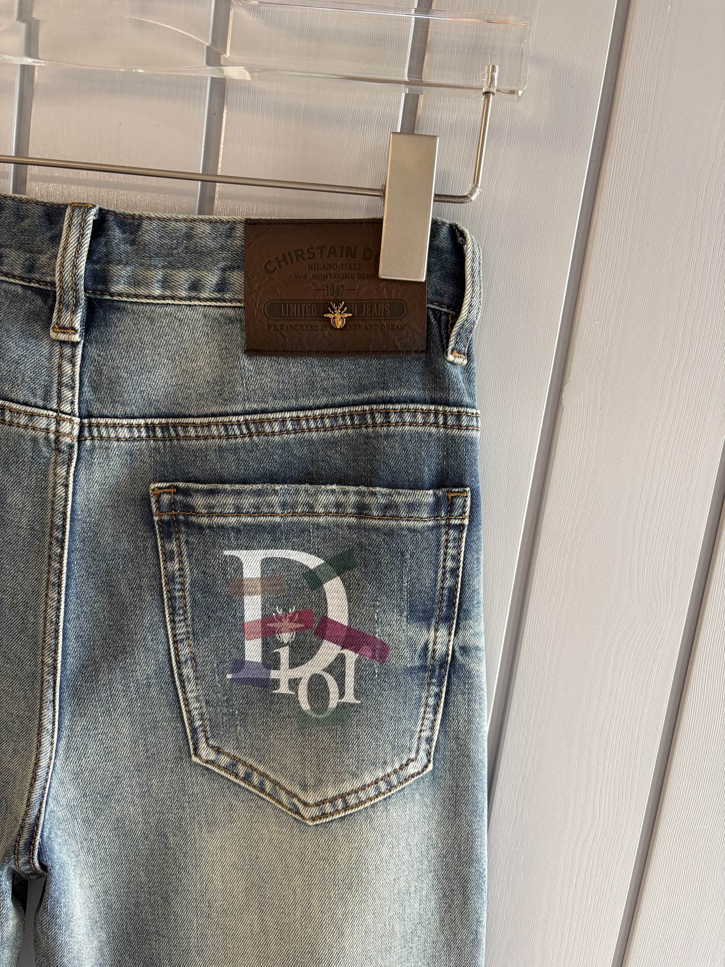 专柜🆕2026春夏设计推荐 热卖牛仔裤🆕柔软亲肤面料 奢华头层牛皮腰牌 经典蓝洗水 专柜限量款 奢华感订