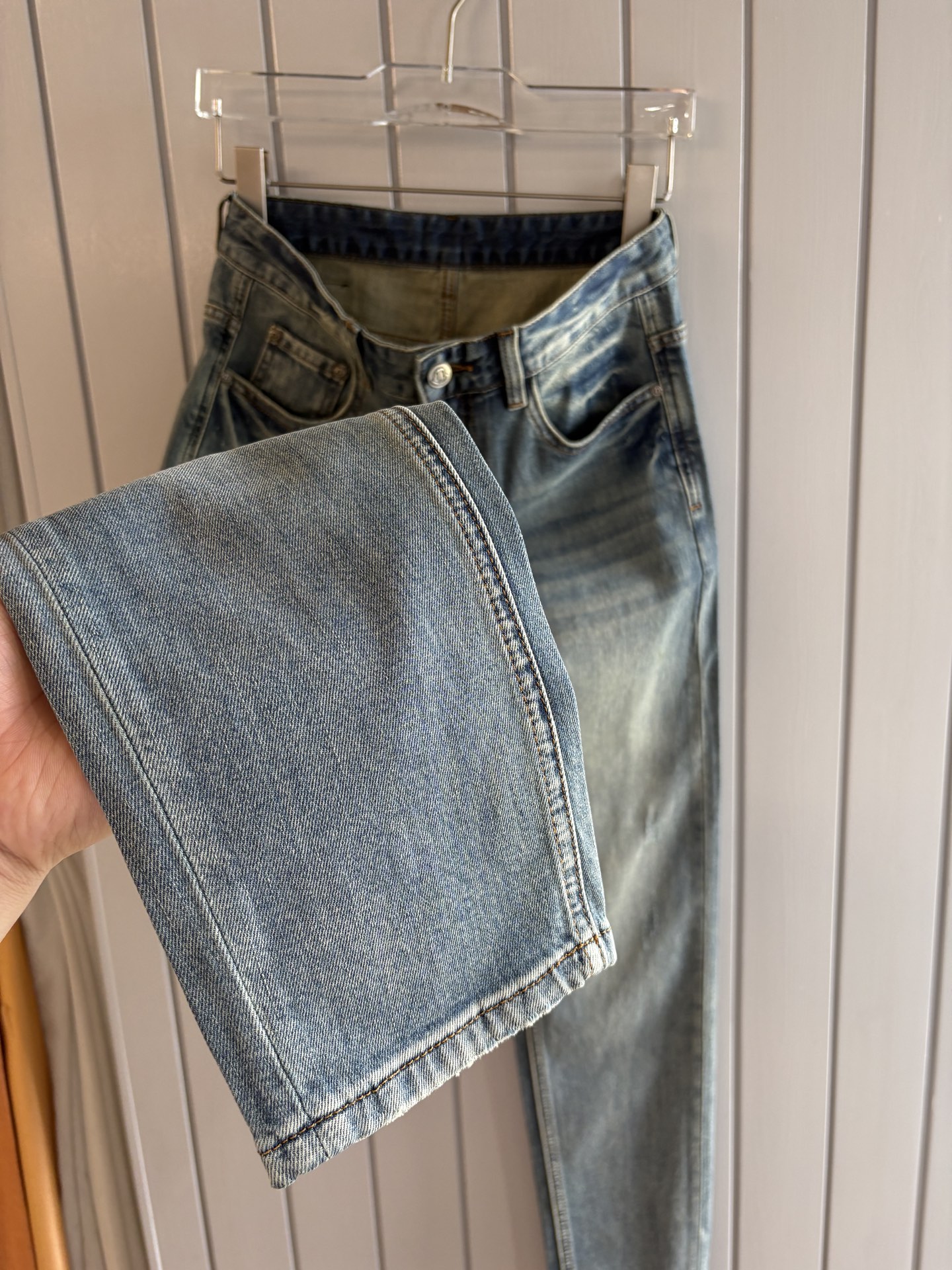 专柜🆕2026春夏设计推荐 热卖牛仔裤🆕柔软亲肤面料 奢华头层牛皮腰牌 经典蓝洗水 专柜限量款 奢华感订