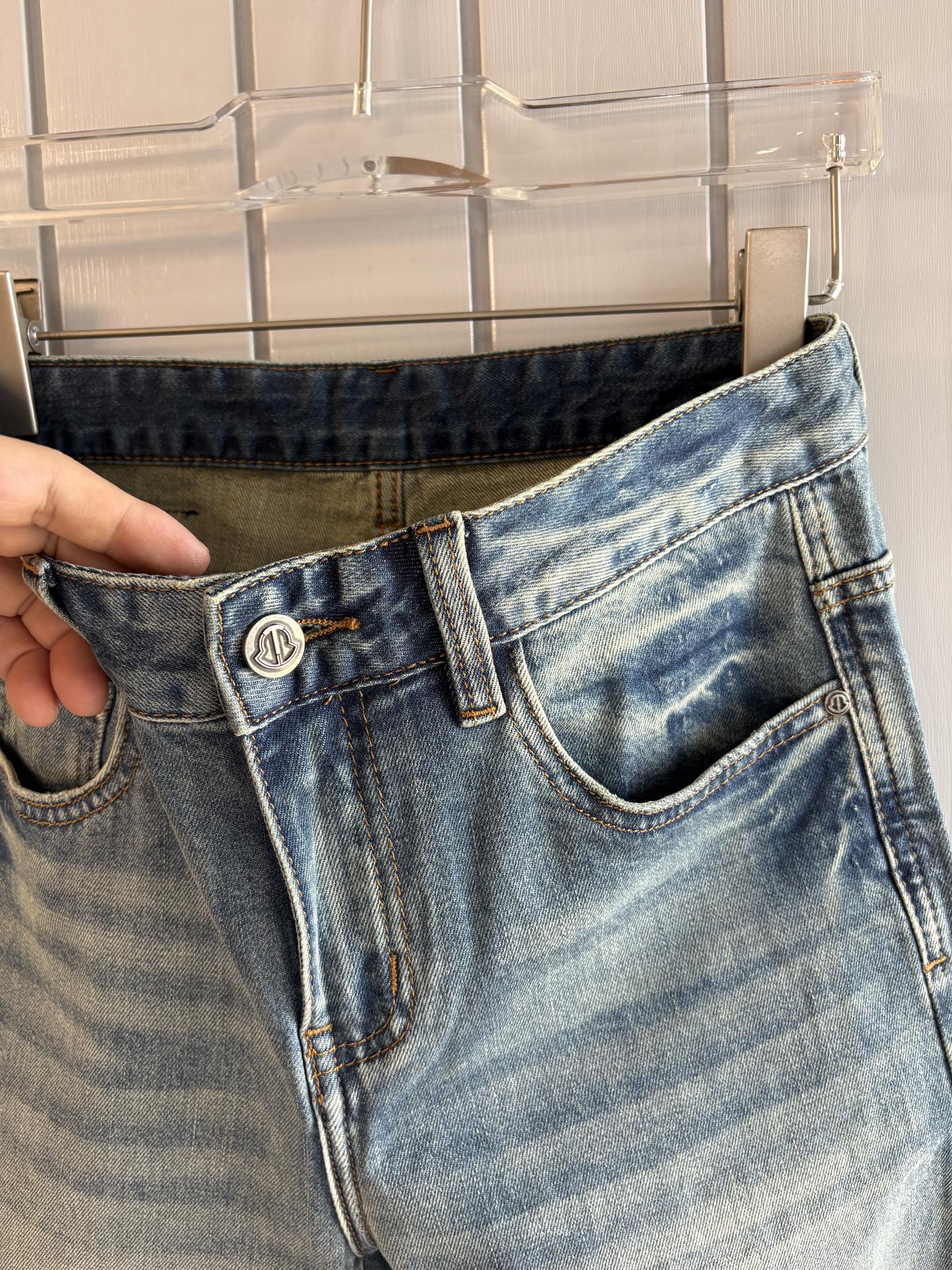 专柜🆕2026春夏设计推荐 热卖牛仔裤🆕柔软亲肤面料 奢华头层牛皮腰牌 经典蓝洗水 专柜限量款 奢华感订