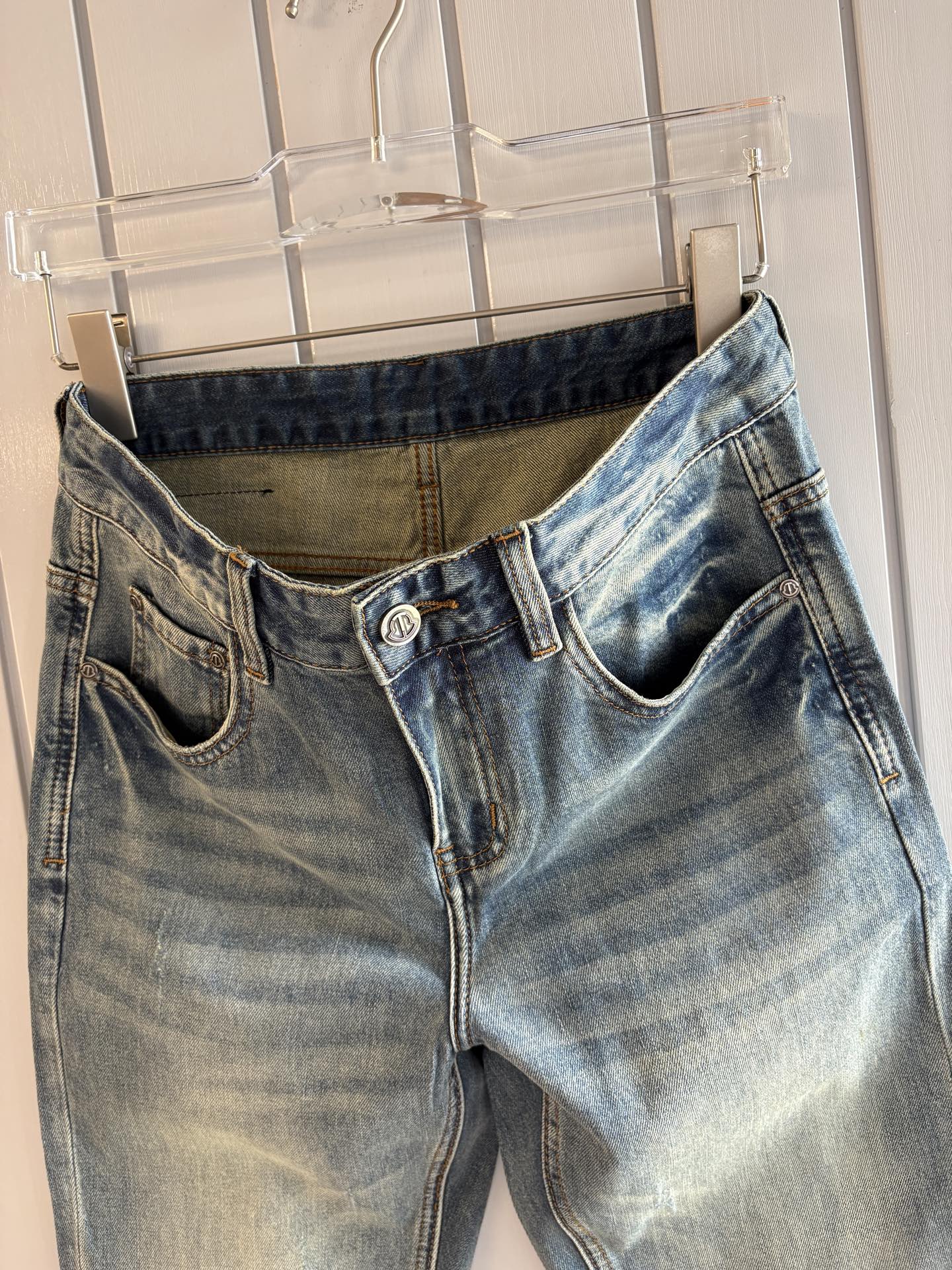 专柜🆕2026春夏设计推荐 热卖牛仔裤🆕柔软亲肤面料 奢华头层牛皮腰牌 经典蓝洗水 专柜限量款 奢华感订