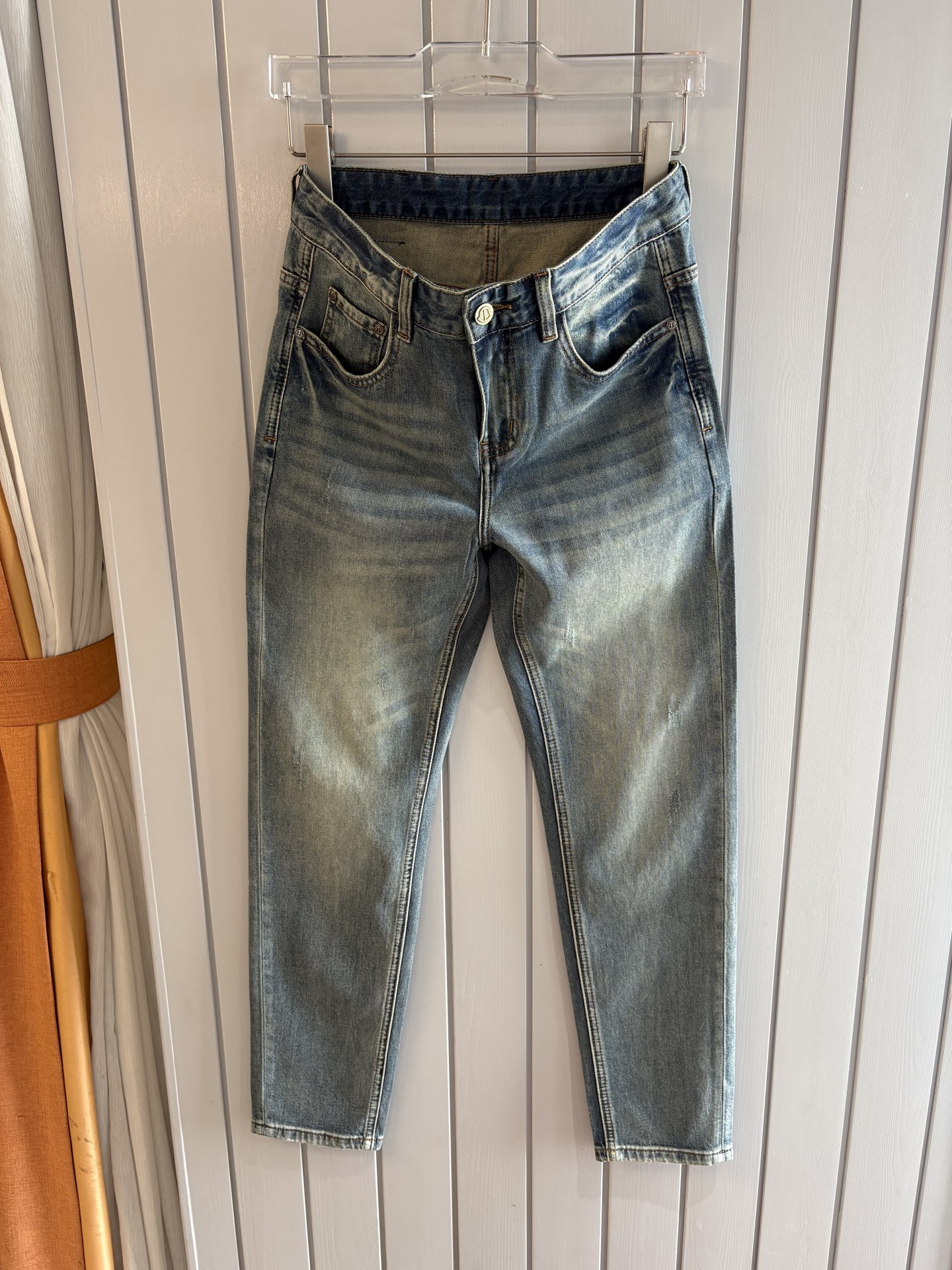 专柜🆕2026春夏设计推荐 热卖牛仔裤🆕柔软亲肤面料 奢华头层牛皮腰牌 经典蓝洗水 专柜限量款 奢华感订