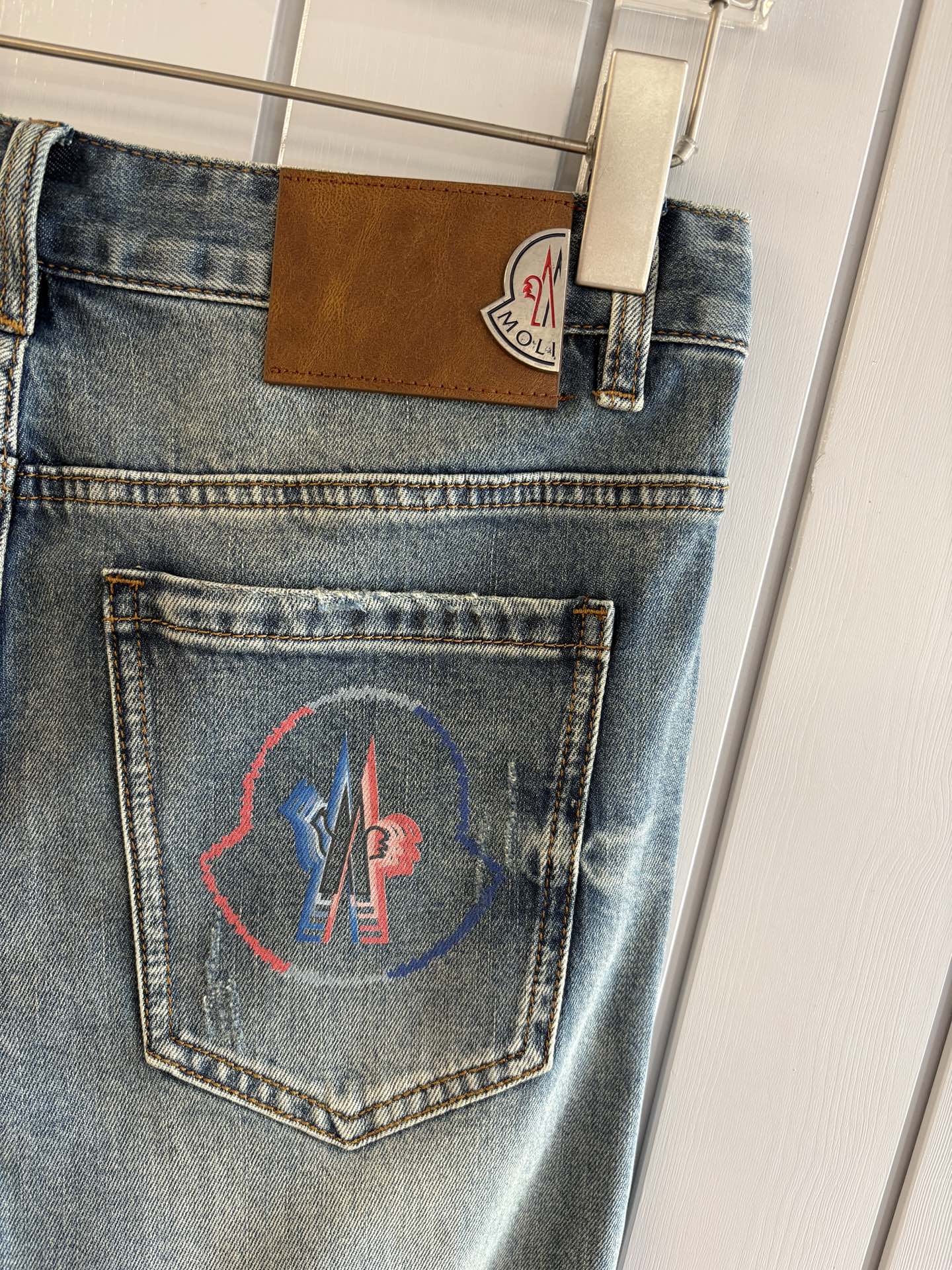 专柜🆕2026春夏设计推荐 热卖牛仔裤🆕柔软亲肤面料 奢华头层牛皮腰牌 经典蓝洗水 专柜限量款 奢华感订