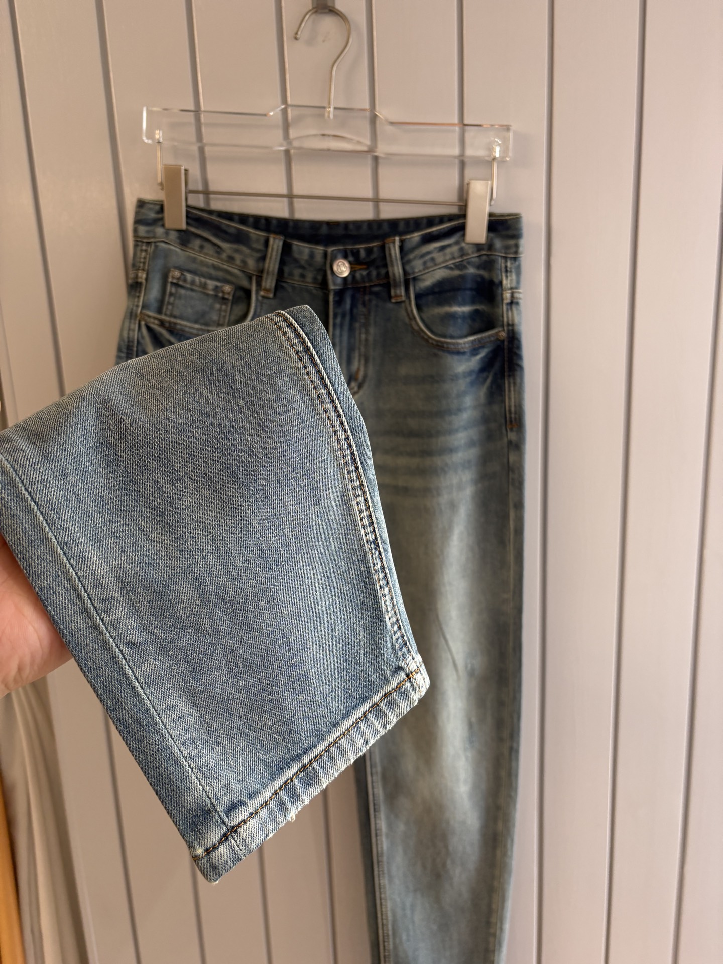 专柜🆕2026春夏设计推荐 热卖牛仔裤🆕柔软亲肤面料 奢华头层牛皮腰牌 经典蓝洗水 专柜限量款 奢华感订