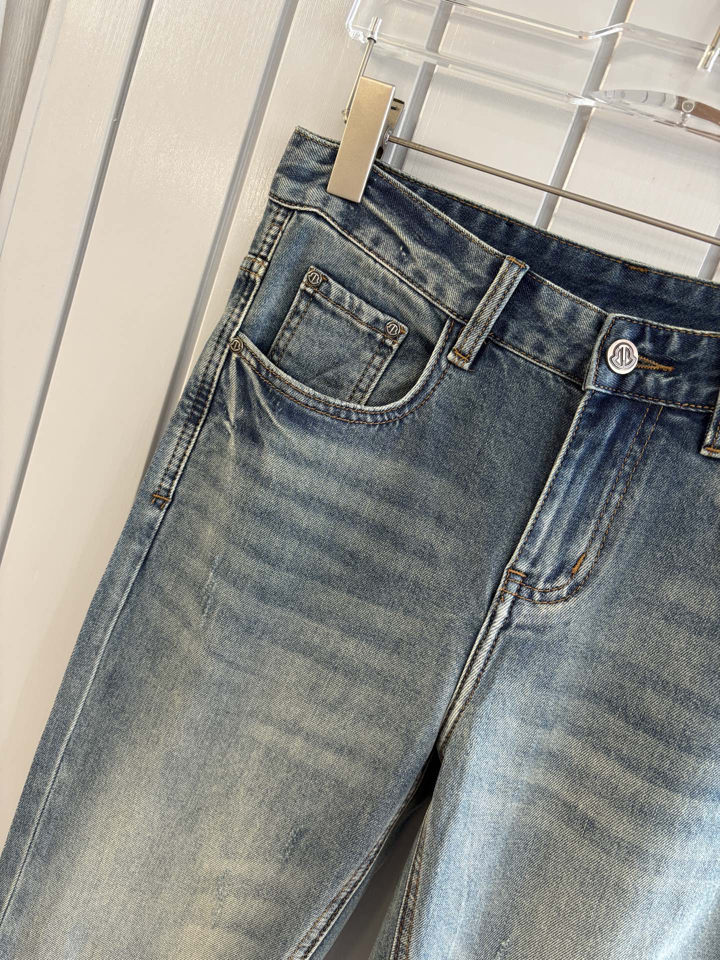 专柜🆕2026春夏设计推荐 热卖牛仔裤🆕柔软亲肤面料 奢华头层牛皮腰牌 经典蓝洗水 专柜限量款 奢华感订