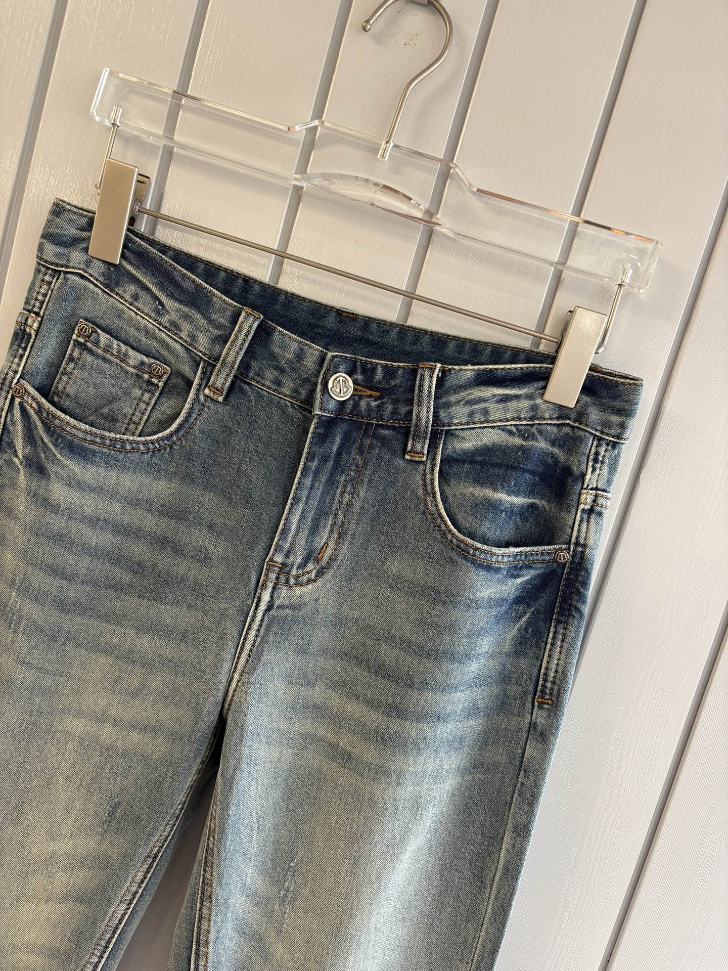 专柜🆕2026春夏设计推荐 热卖牛仔裤🆕柔软亲肤面料 奢华头层牛皮腰牌 经典蓝洗水 专柜限量款 奢华感订