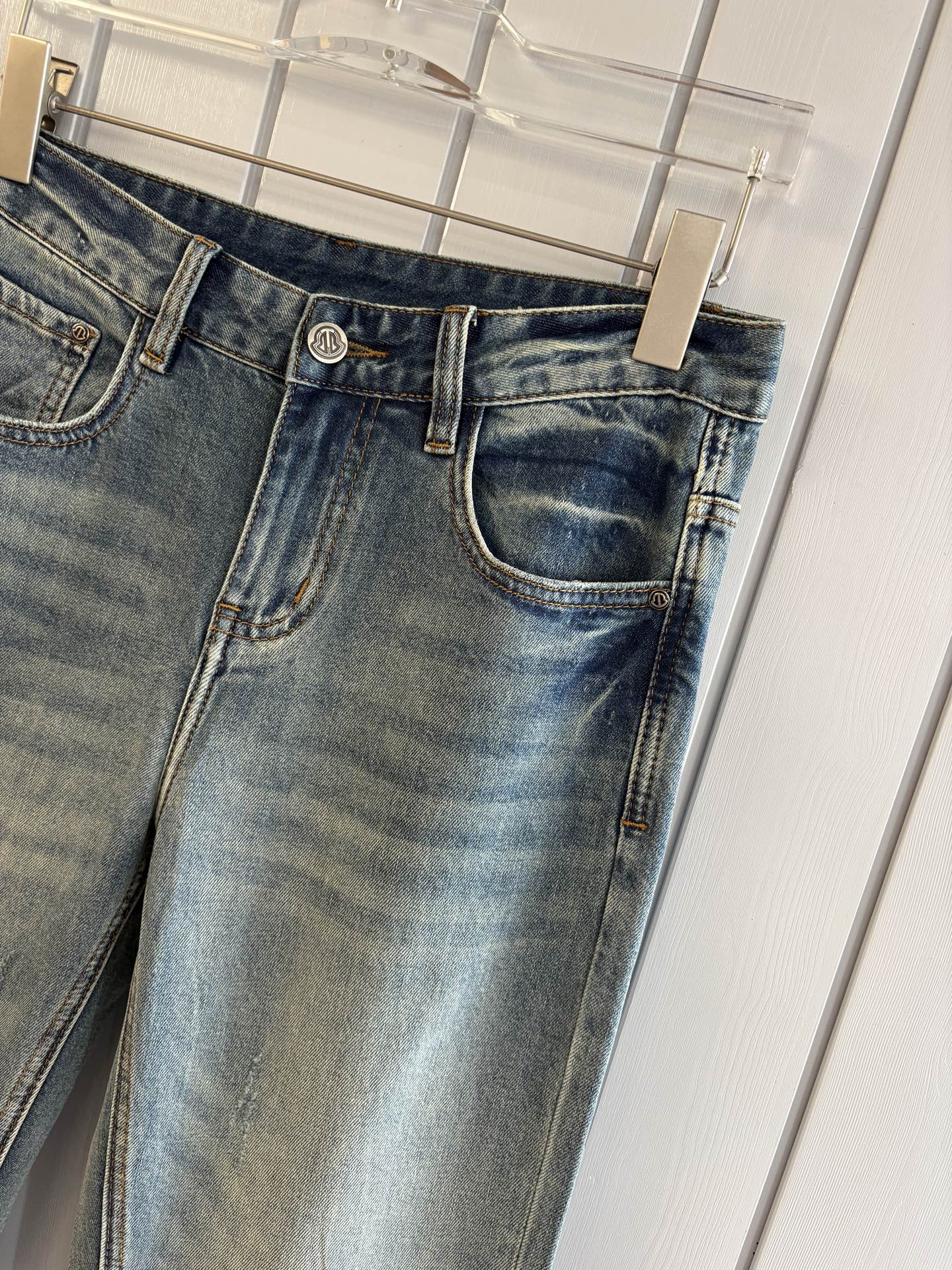 专柜🆕2026春夏设计推荐 热卖牛仔裤🆕柔软亲肤面料 奢华头层牛皮腰牌 经典蓝洗水 专柜限量款 奢华感订