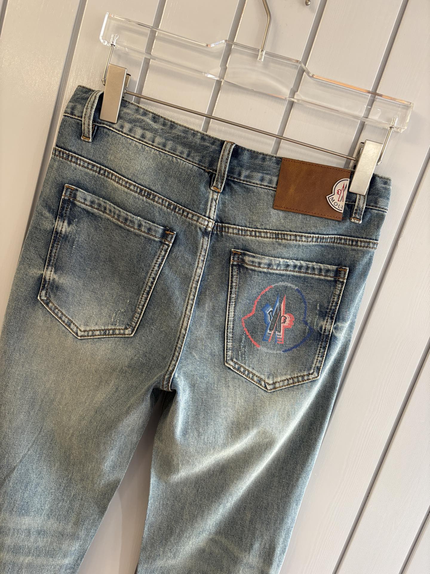 专柜🆕2026春夏设计推荐 热卖牛仔裤🆕柔软亲肤面料 奢华头层牛皮腰牌 经典蓝洗水 专柜限量款 奢华感订