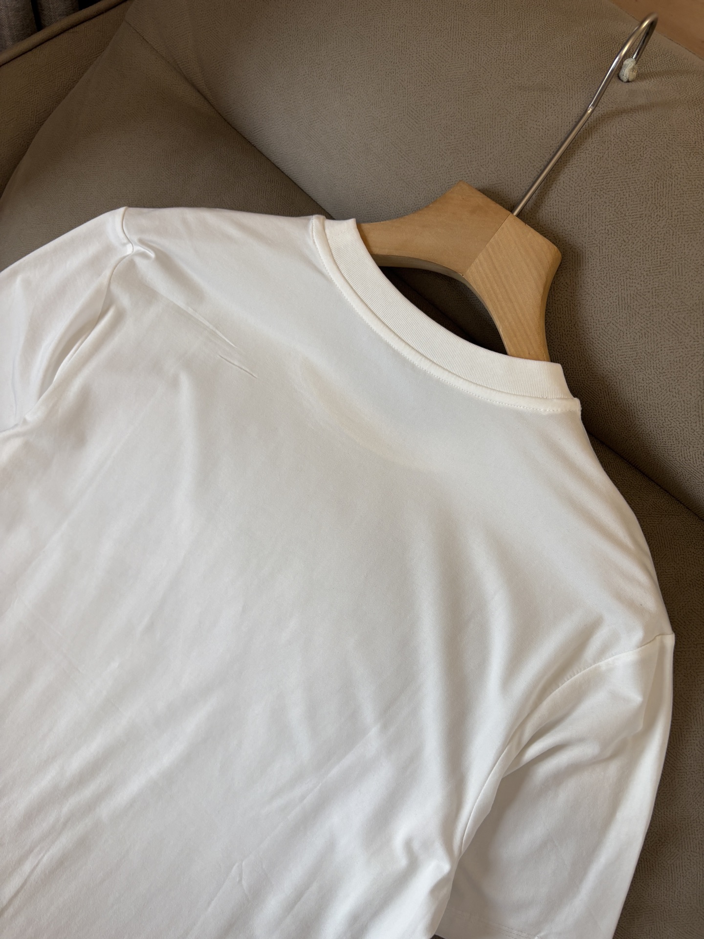 专柜2026SS春夏新款选用客供进口（48.5%的兰精莫代尔加41.5%的精疏棉加10%氨伦；有专用兰精