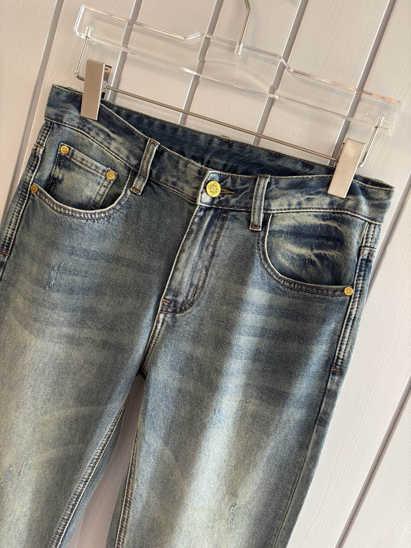 专柜🆕2026春夏设计推荐 热卖牛仔裤🆕柔软亲肤面料 奢华头层牛皮腰牌 经典蓝洗水 专柜限量款 奢华感订