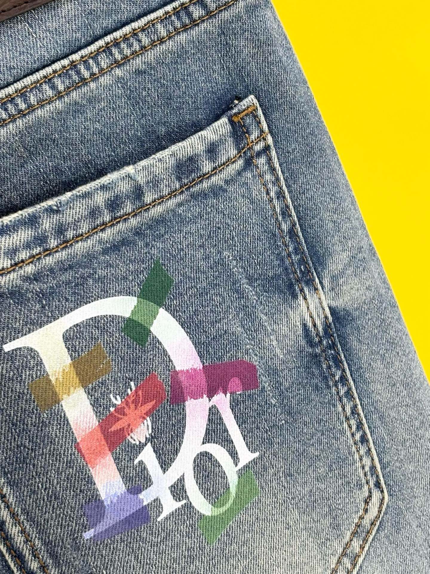 专柜🆕2026春夏设计推荐 热卖牛仔裤🆕柔软亲肤面料 奢华头层牛皮腰牌 经典蓝洗水 专柜限量款 奢华感订
