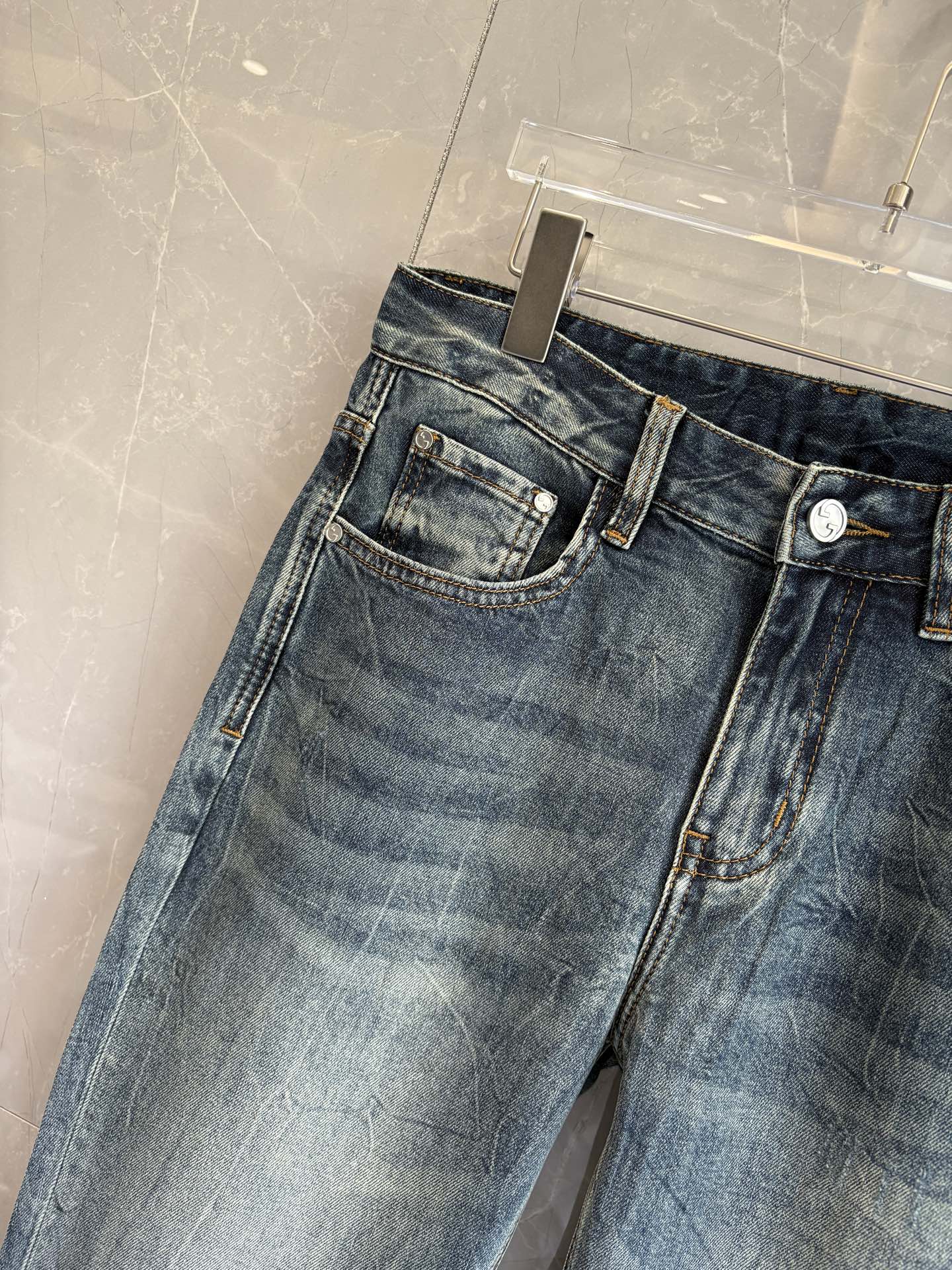 专柜🆕2026春夏设计推荐 热卖牛仔裤🆕柔软亲肤面料 奢华头层牛皮腰牌 经典蓝洗水 专柜限量款 奢华感订