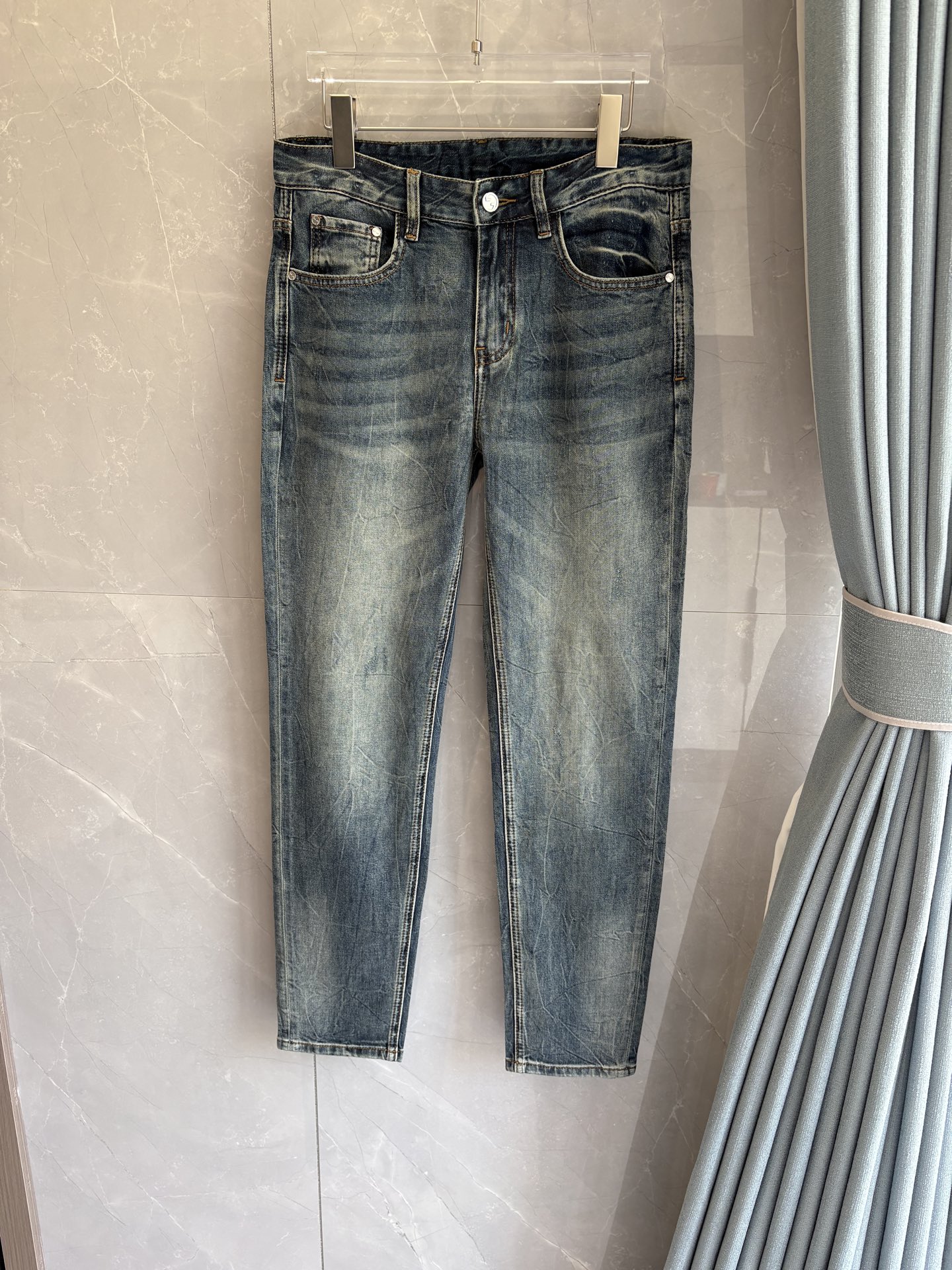 专柜🆕2026春夏设计推荐 热卖牛仔裤🆕柔软亲肤面料 奢华头层牛皮腰牌 经典蓝洗水 专柜限量款 奢华感订