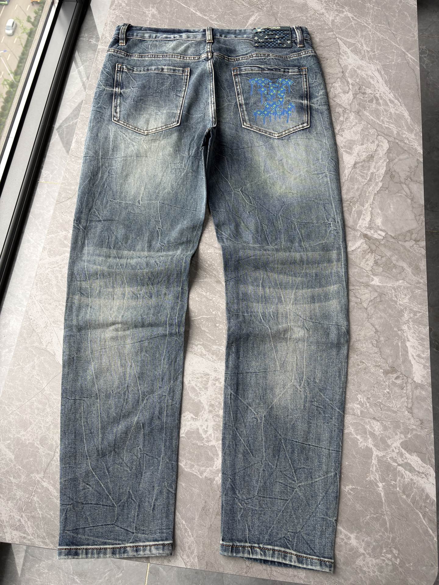 专柜🆕2026春夏设计推荐 热卖牛仔裤🆕柔软亲肤面料 奢华头层牛皮腰牌 经典蓝洗水 专柜限量款 奢华感订