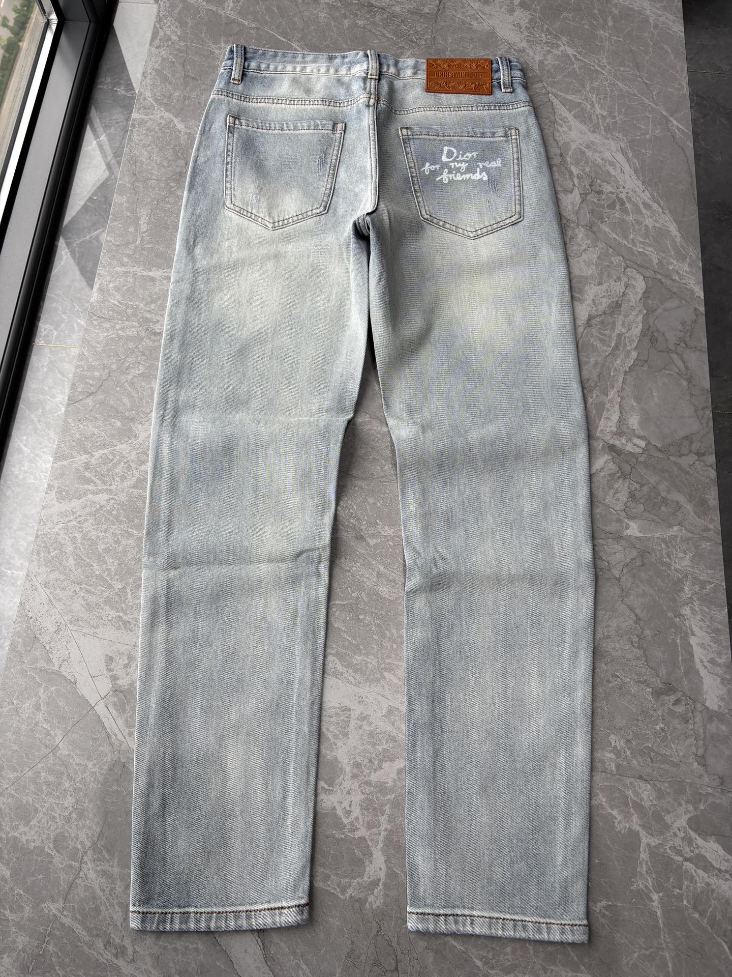 专柜🆕2026春夏设计推荐 热卖牛仔裤🆕柔软亲肤面料 奢华头层牛皮腰牌 经典蓝洗水 专柜限量款 奢华感订