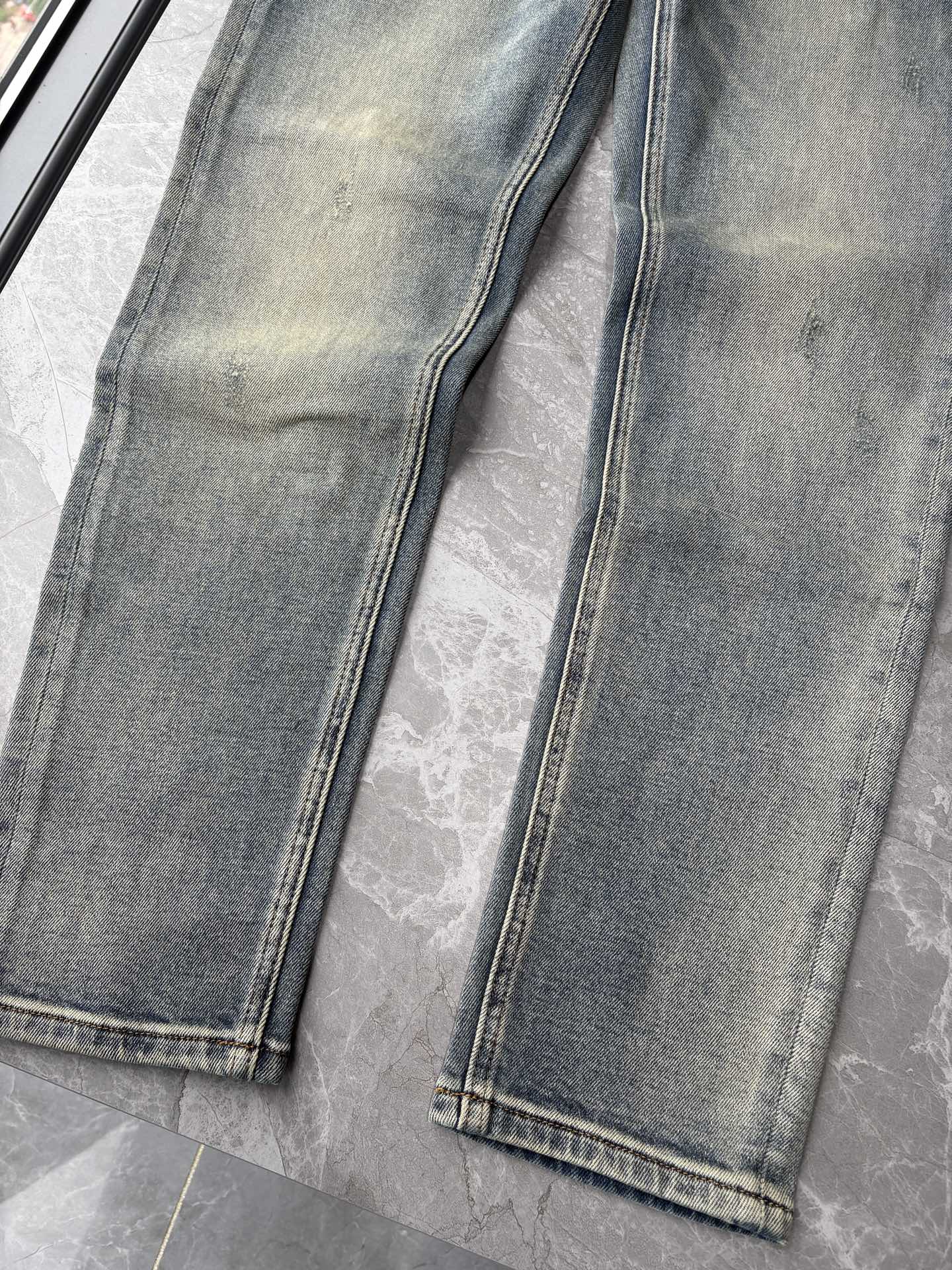 专柜🆕2026春夏设计推荐 热卖牛仔裤🆕柔软亲肤面料 奢华头层牛皮腰牌 经典蓝洗水 专柜限量款 奢华感订