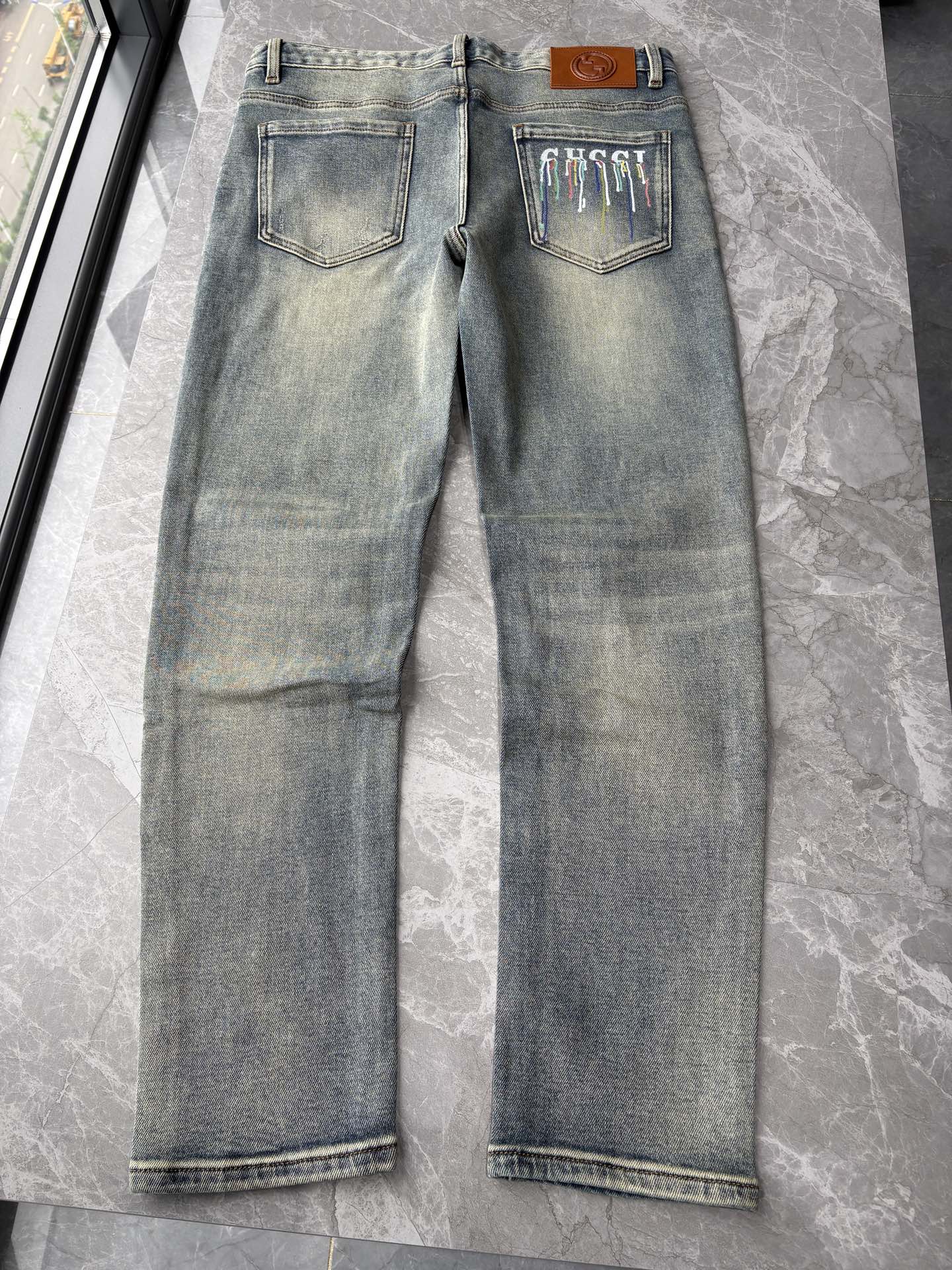 专柜🆕2026春夏设计推荐 热卖牛仔裤🆕柔软亲肤面料 奢华头层牛皮腰牌 经典蓝洗水 专柜限量款 奢华感订