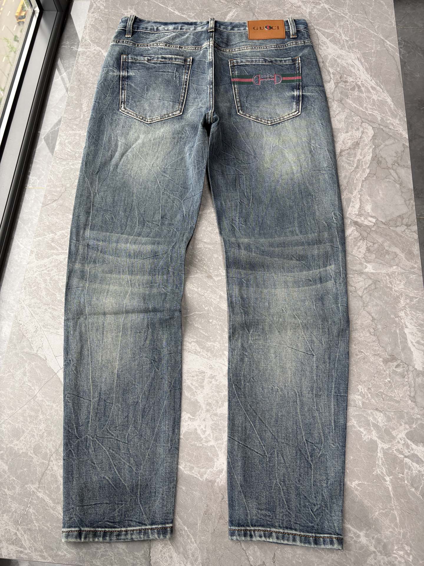 专柜🆕2026春夏设计推荐 热卖牛仔裤🆕柔软亲肤面料 奢华头层牛皮腰牌 经典蓝洗水 专柜限量款 奢华感订