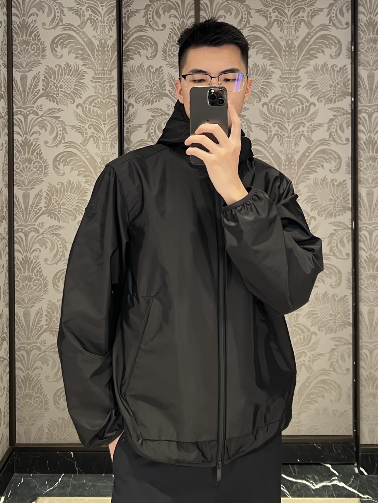 NO:752411,It is very easy to wear for daily casual sports or business commuting. It is comfortable, breathable and has a crisp and stylish upper body. It is very cool and handsome when worn with a T-shirt. It can protect you from wind and sun. I really love it. Tees, t-shirt,19860909日常休闲运动还是商务通勤 都非常好穿,舒适透气上身挺括有型,内搭T恤薄衫 非常酷帅 既可以防风又可以防晒,真的太爱了,,tees，t-shirt,,Women's clothing