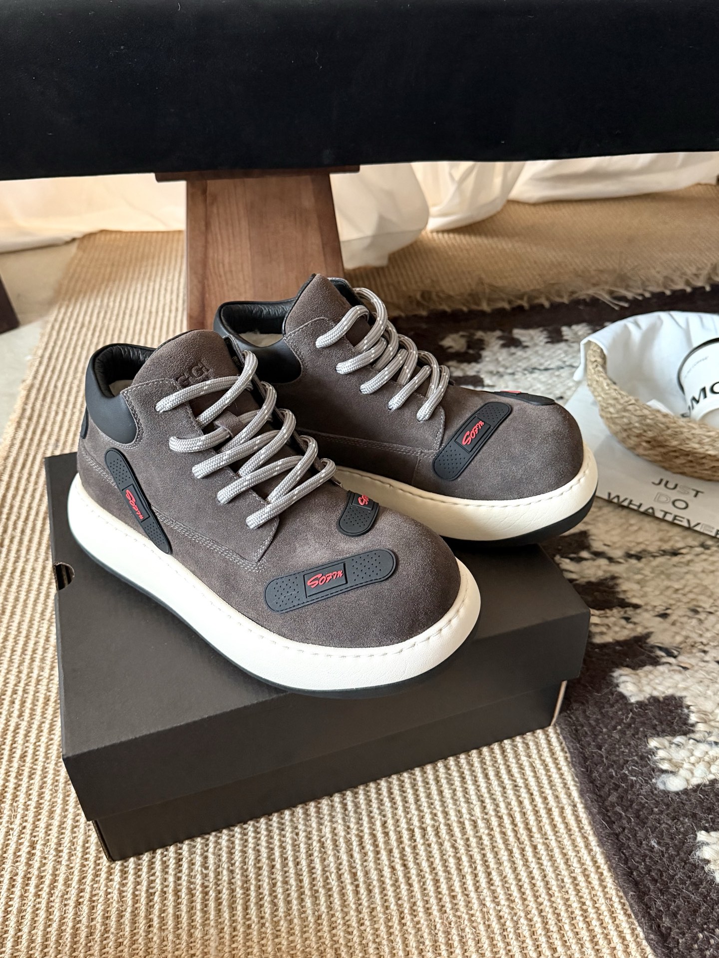 NO:589442,25 years IUGGI winter Q version ugly band-aid rhubarb boots men's trendy brand frosted genuine leather Martin boots high-top thick-soled big-toe shoes original designer upturned boots winter new retro men's shoes trendy and fashionable thick-soled bread shoes non-slip and wear-resistant size 39-44,,boots1986090925年IUGGI 冬季Q版丑萌创口贴大黄靴男潮牌磨砂真皮马丁靴高帮厚底大头鞋 原创设计师翘头靴 冬季新款复古男鞋 潮流时尚 厚底面包鞋 防滑耐磨 尺码39-44,,boots,Men's shoes