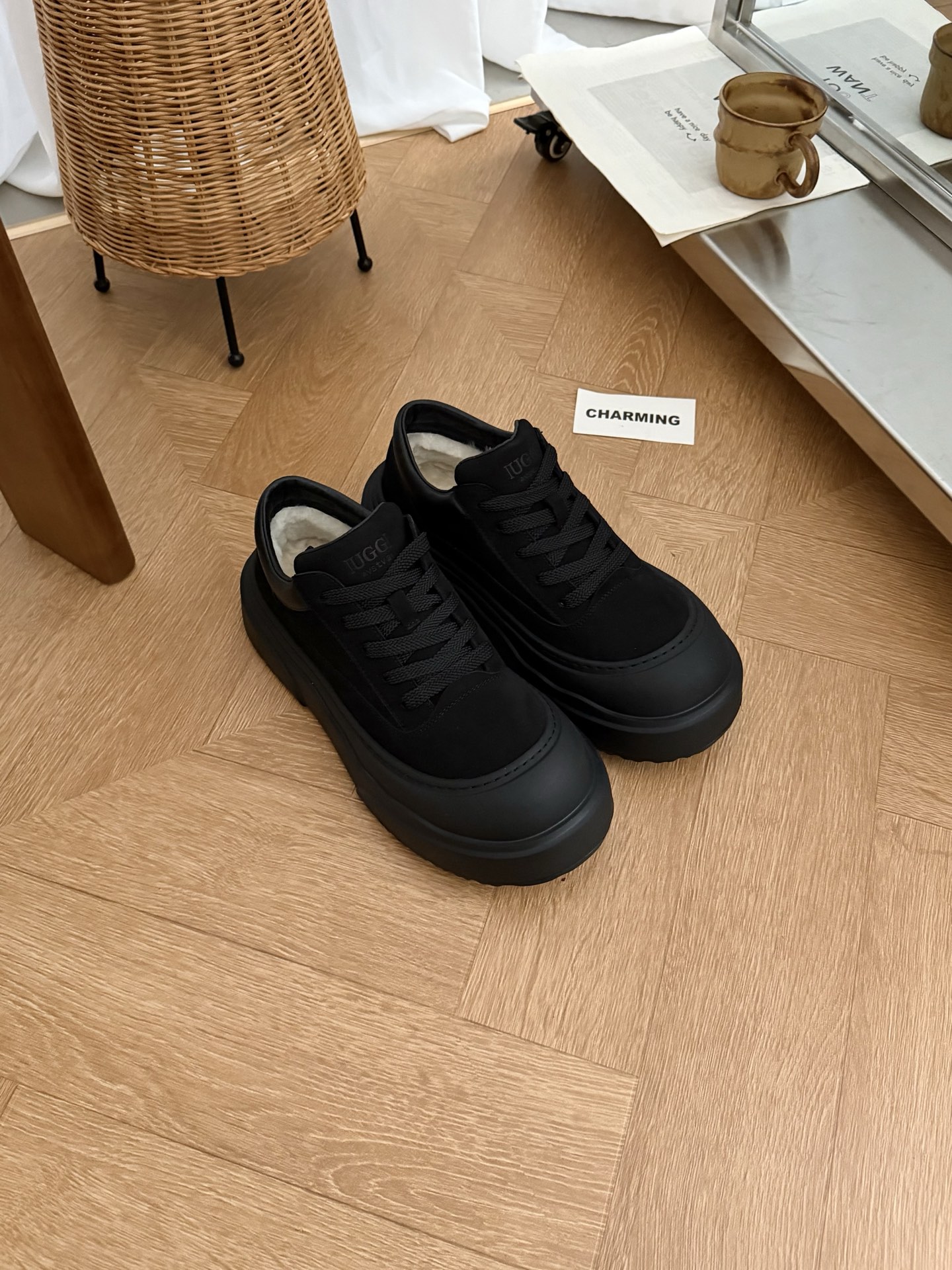 NO:604357,IUGGI men's shoes 2025 winter new thick-soled height-increasing sneakers men's retro genuine leather casual shoes, all cowhide, wool lining, velvet warm Martin boots thick-soled heightening lace-up casual and comfortable short boots, accent style ~ low-cut shoes for men with first-layer cowhide high-end sense Martin boots thick-soled heightening large-toe sneakers 39-44,,boots,cowhide19860909IUGGI 男鞋 2025冬季新款厚底增高板鞋男款复古真皮休闲鞋 全牛皮 内里羊毛 加绒保暖马丁靴厚底增高系带休闲舒适短靴 腔调款~低帮鞋男头层牛皮高级感马丁靴厚底增高大头板鞋 39-44,,boots,cowhide,Men's shoes