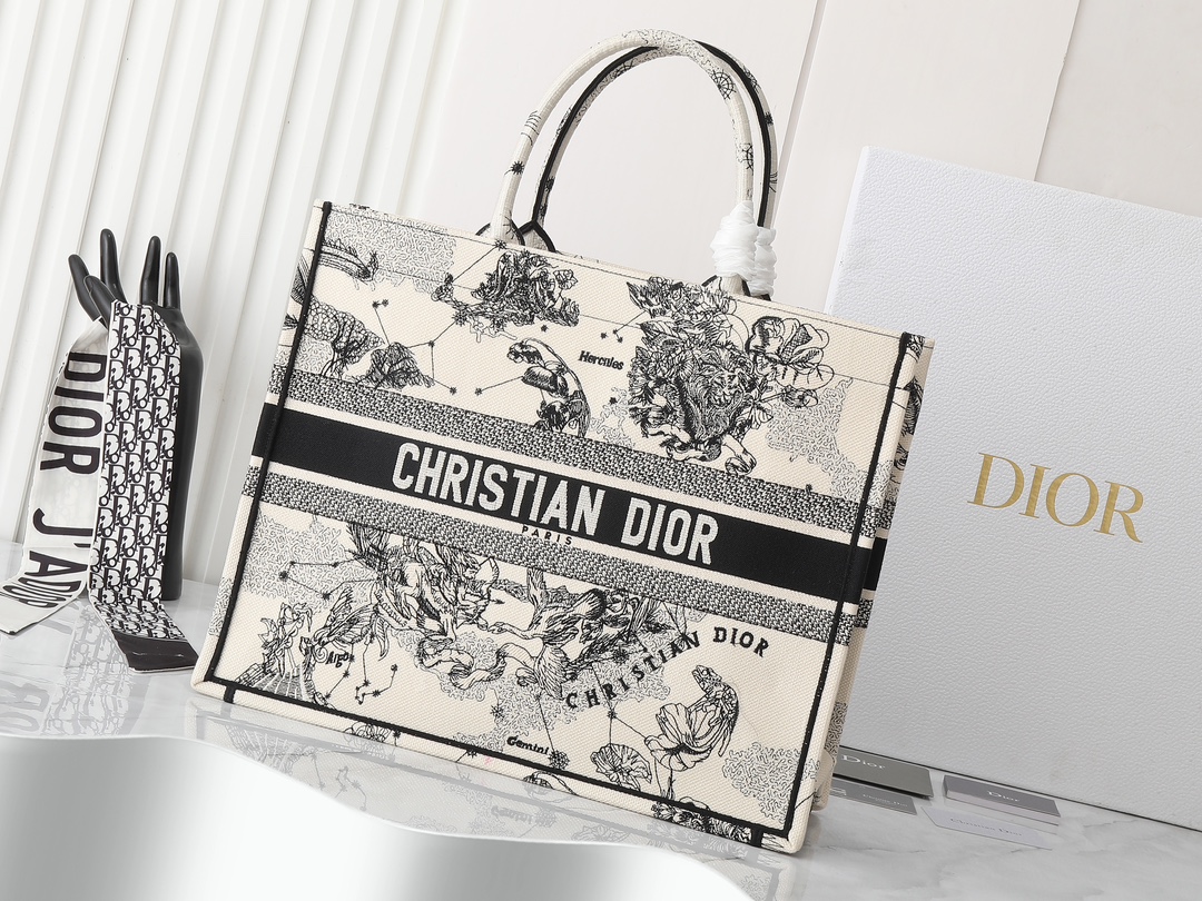 ديور Dior Book Tote حقيبة حقيبة يد حقيبة توتا أبيض . مطرز