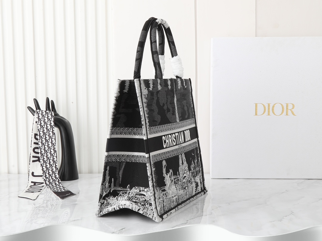 独家实物拍摄 大
原单 Dior Book Tote 托特
黑色宝塔42cm
这款 book tote手