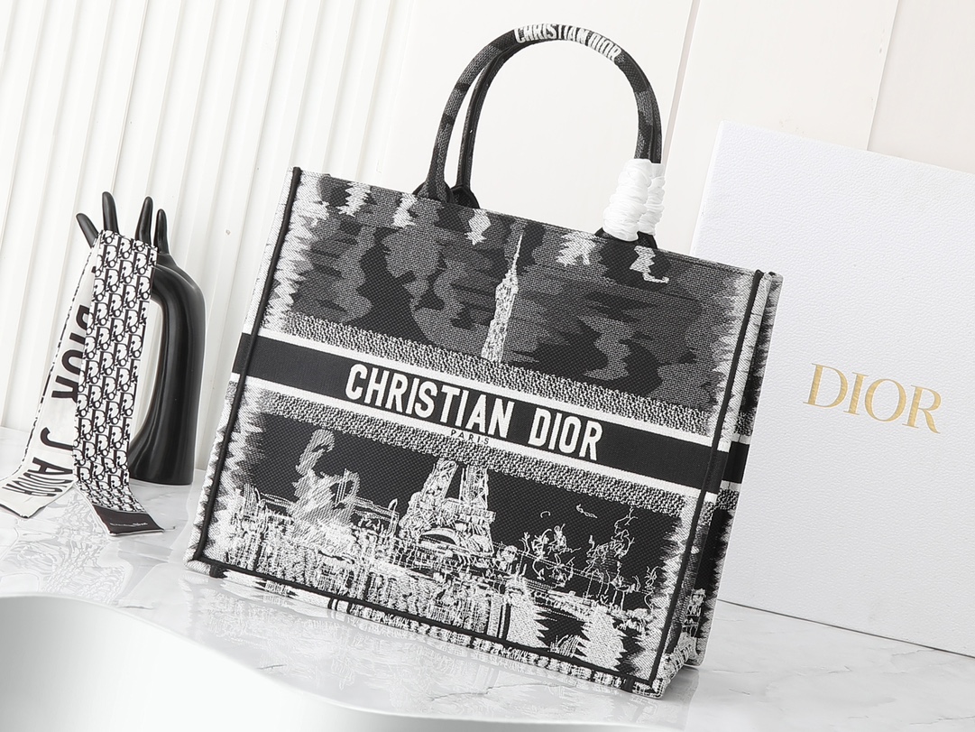 独家实物拍摄 大
原单 Dior Book Tote 托特
黑色宝塔42cm
这款 book tote手