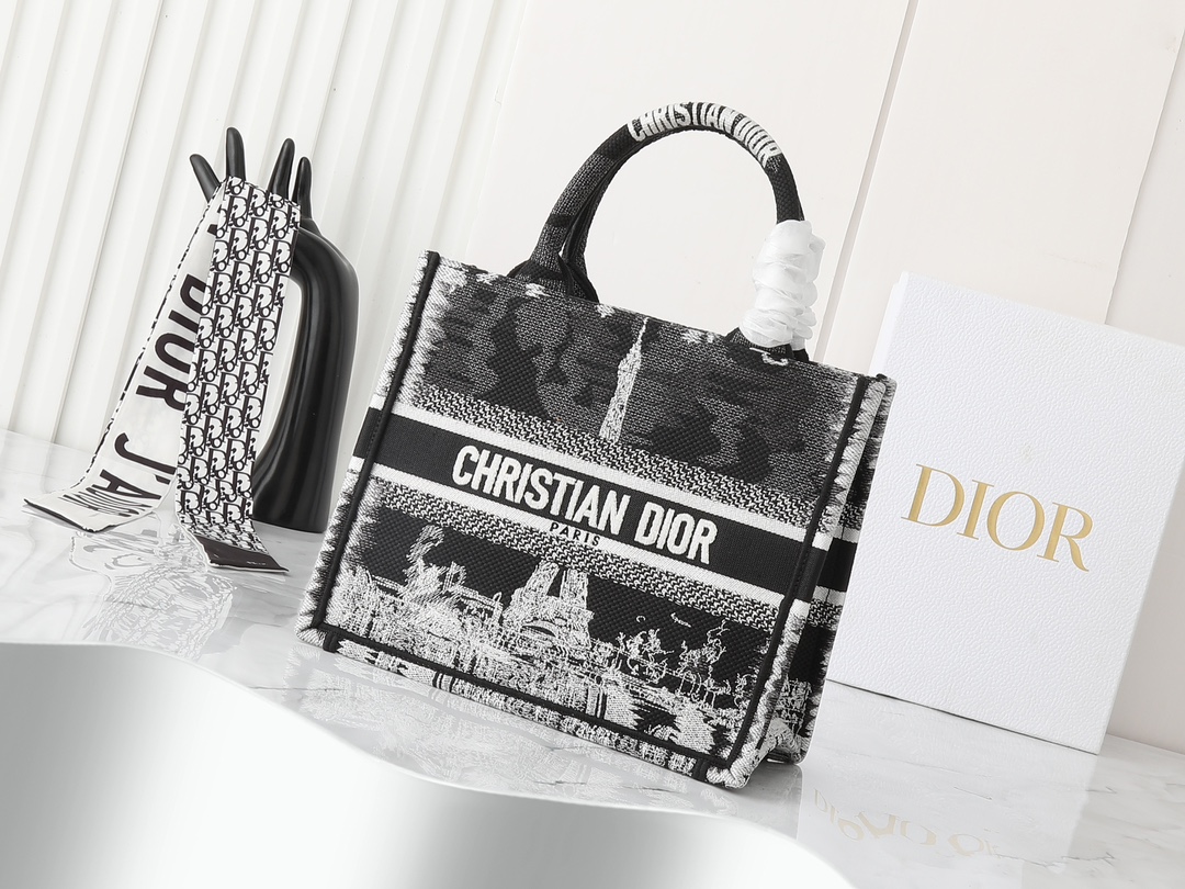 独家实物拍摄 小
原单 Dior Book Tote 托特
黑色宝塔26cm
这款 book tote手