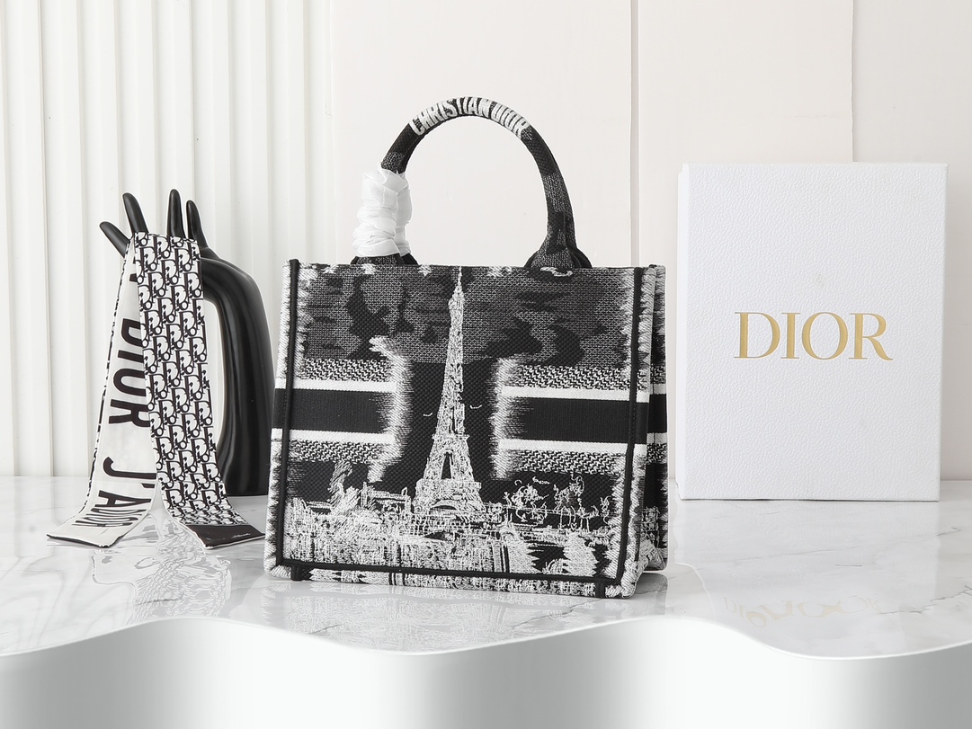 独家实物拍摄 小
原单 Dior Book Tote 托特
黑色宝塔26cm
这款 book tote手