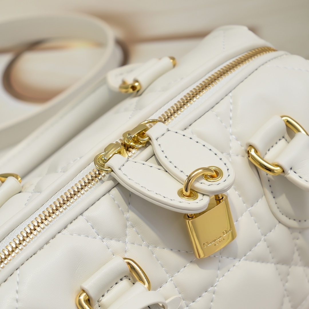 Dior Groove 20 White Quilted Handbag with Leather Key Charm and Lock 6 i1723352529 2489 5