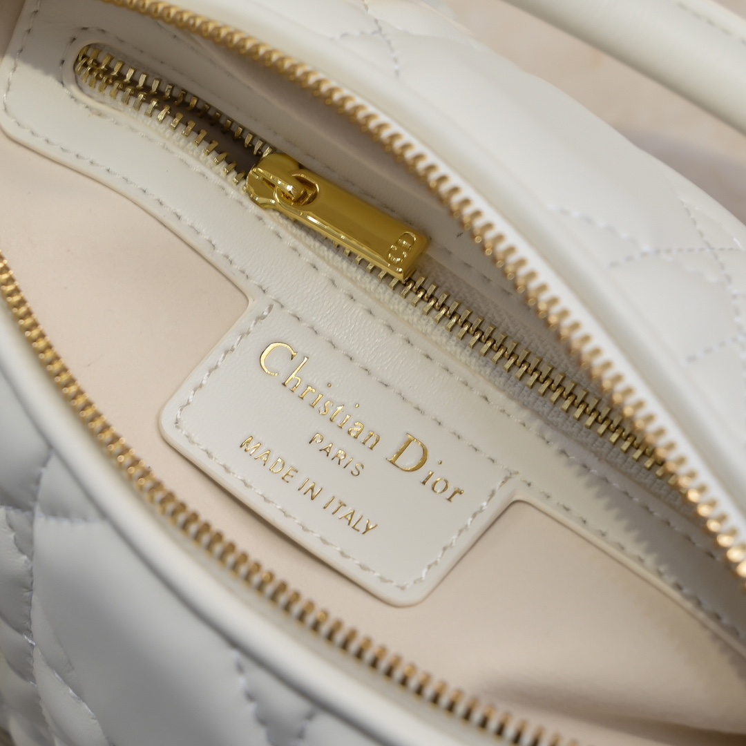 Dior Groove 20 White Quilted Handbag with Leather Key Charm and Lock 10 i1723352529 9205 0