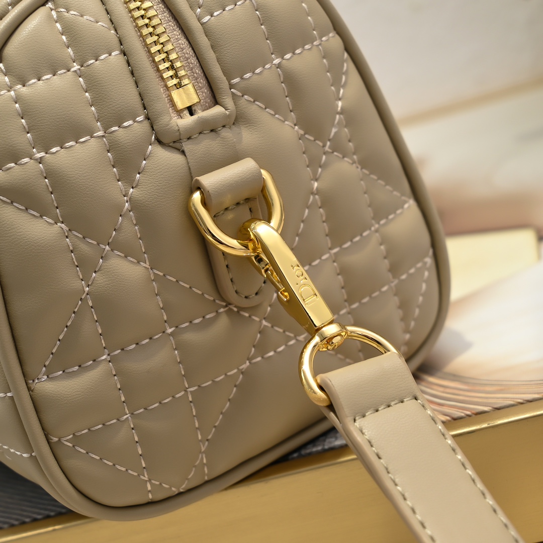 Dior Groove 20 Handbag, Beige Quilted Leather, Gold-Tone Hardware 8 i1723352575 9231 4