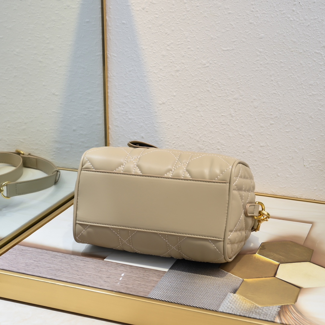 Dior Groove 20 Handbag, Beige Quilted Leather, Gold-Tone Hardware 7 i1723352575 9918 6