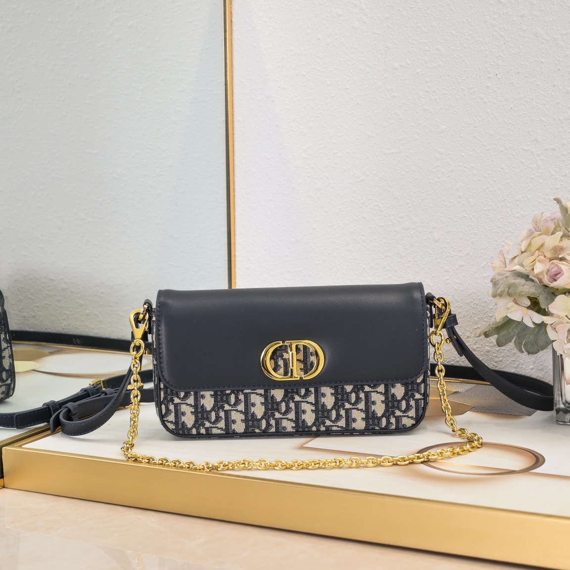 Dior 30 Montaigne Oblique East-West Chain Bag - Stylish & Elegant 2 i1724723700 22 7