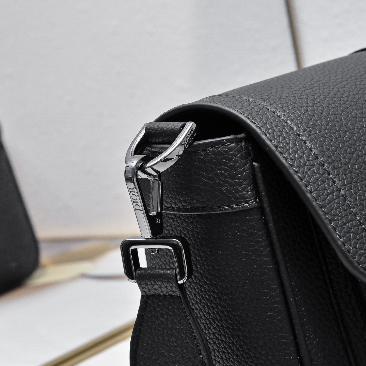 Dior-迪奥专柜最新款信使包/斜跨包😄官网同步 这款Dior Hit the Road 信使包是本季的