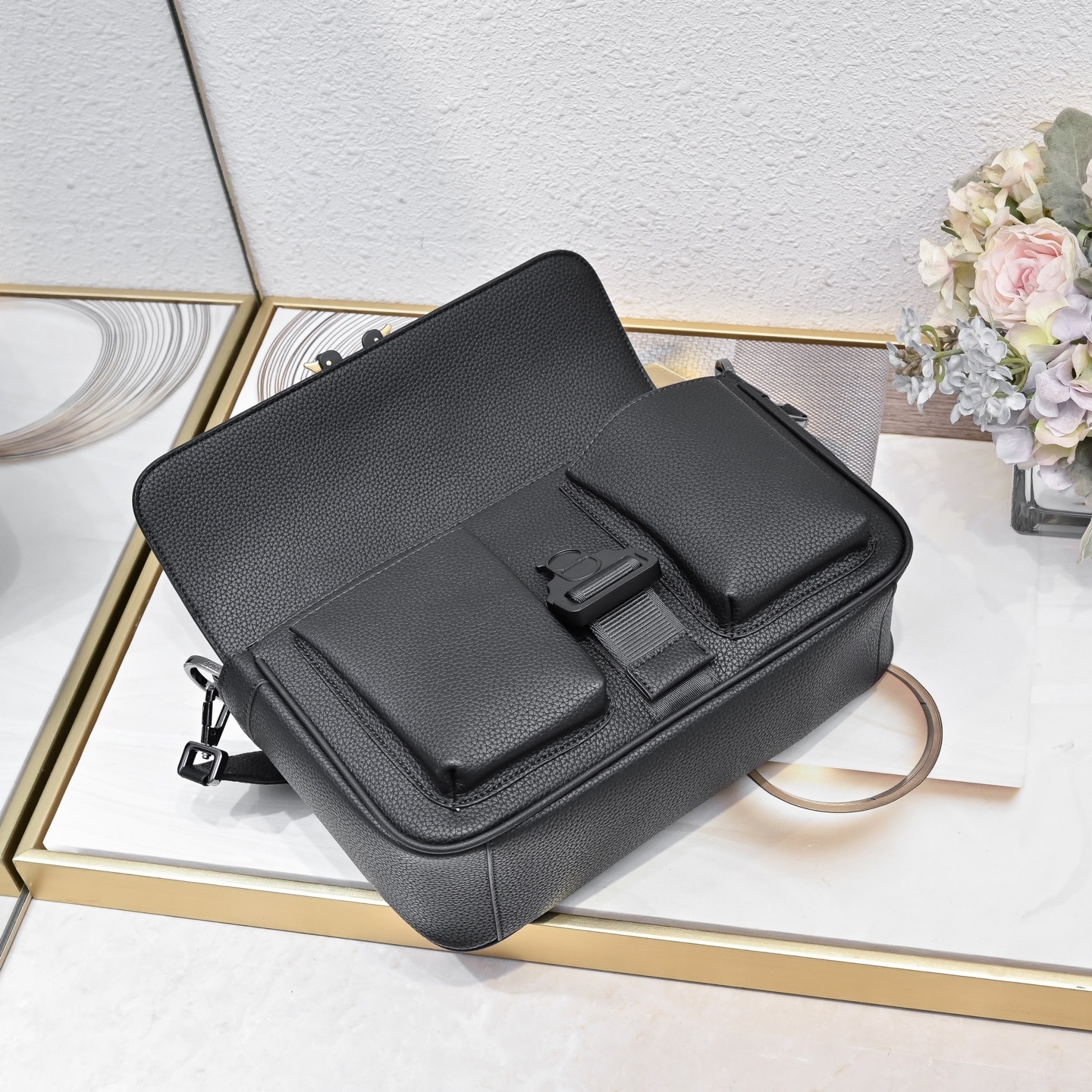 Dior-迪奥专柜最新款信使包/斜跨包😄官网同步 这款Dior Hit the Road 信使包是本季的