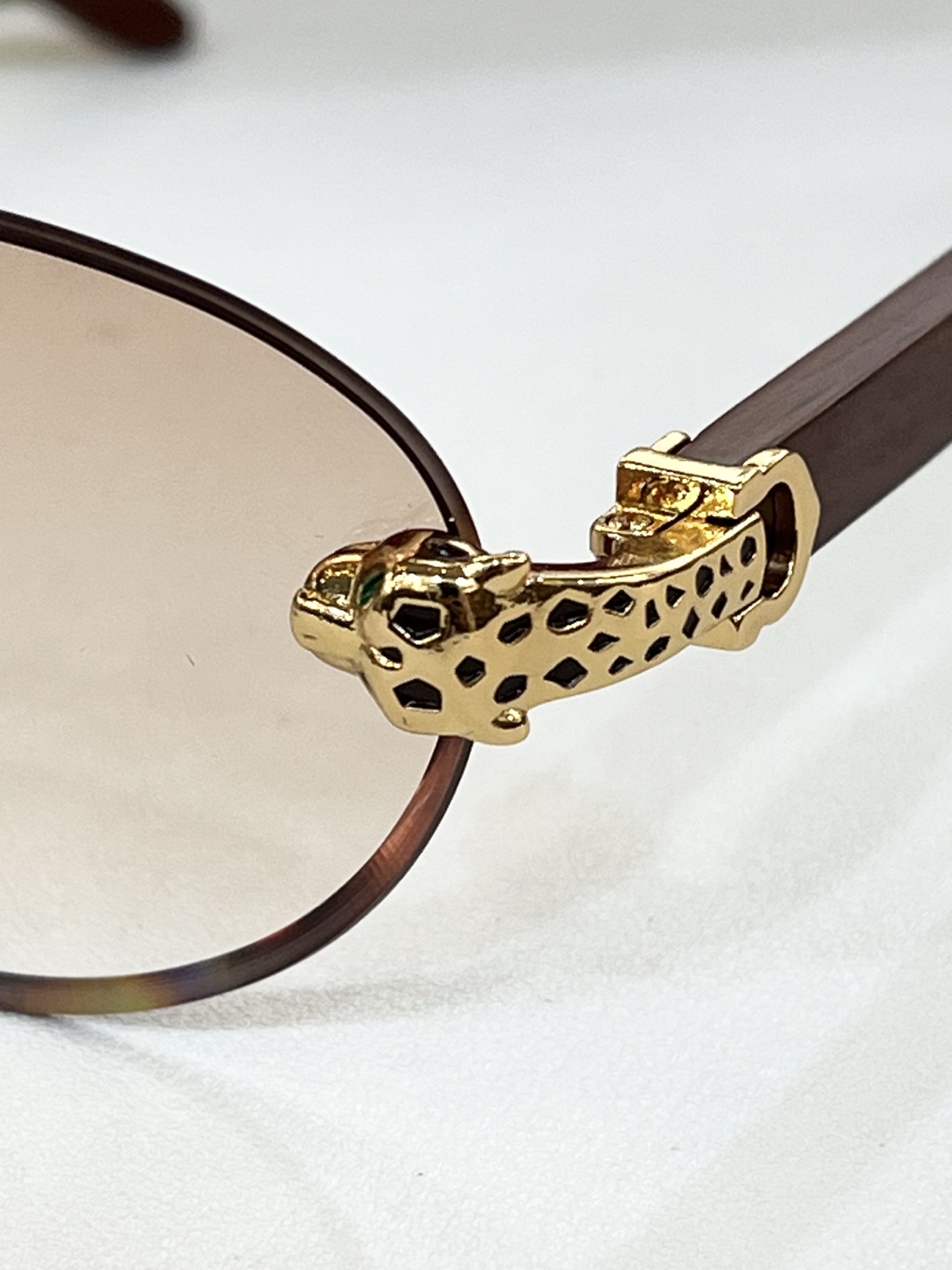  Cartier *
Mod：CT0615 s
Size59-17-143
