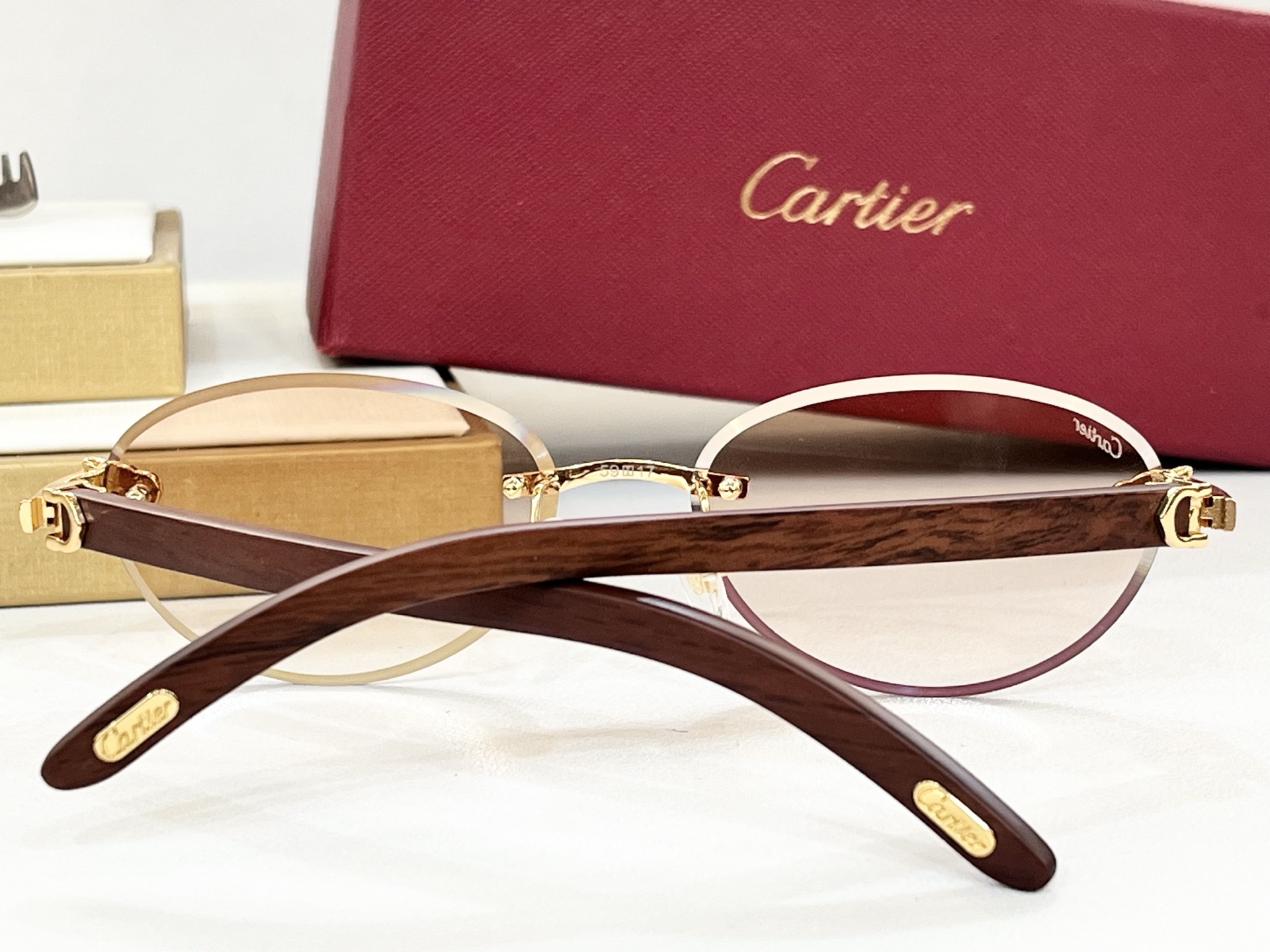  Cartier *
Mod：CT0615 s
Size59-17-143
