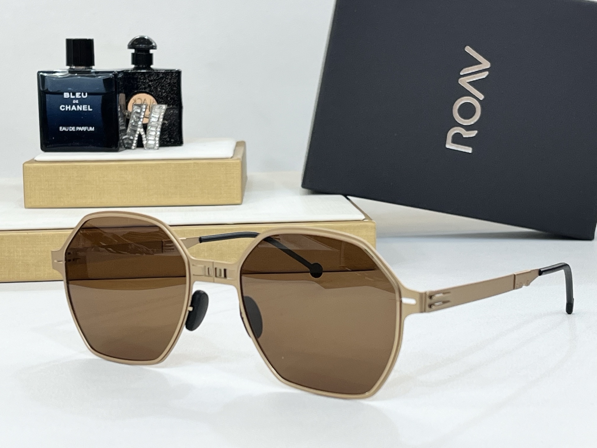  ROAV 
The brand can be changed.
ModelHAEROI
 Polari