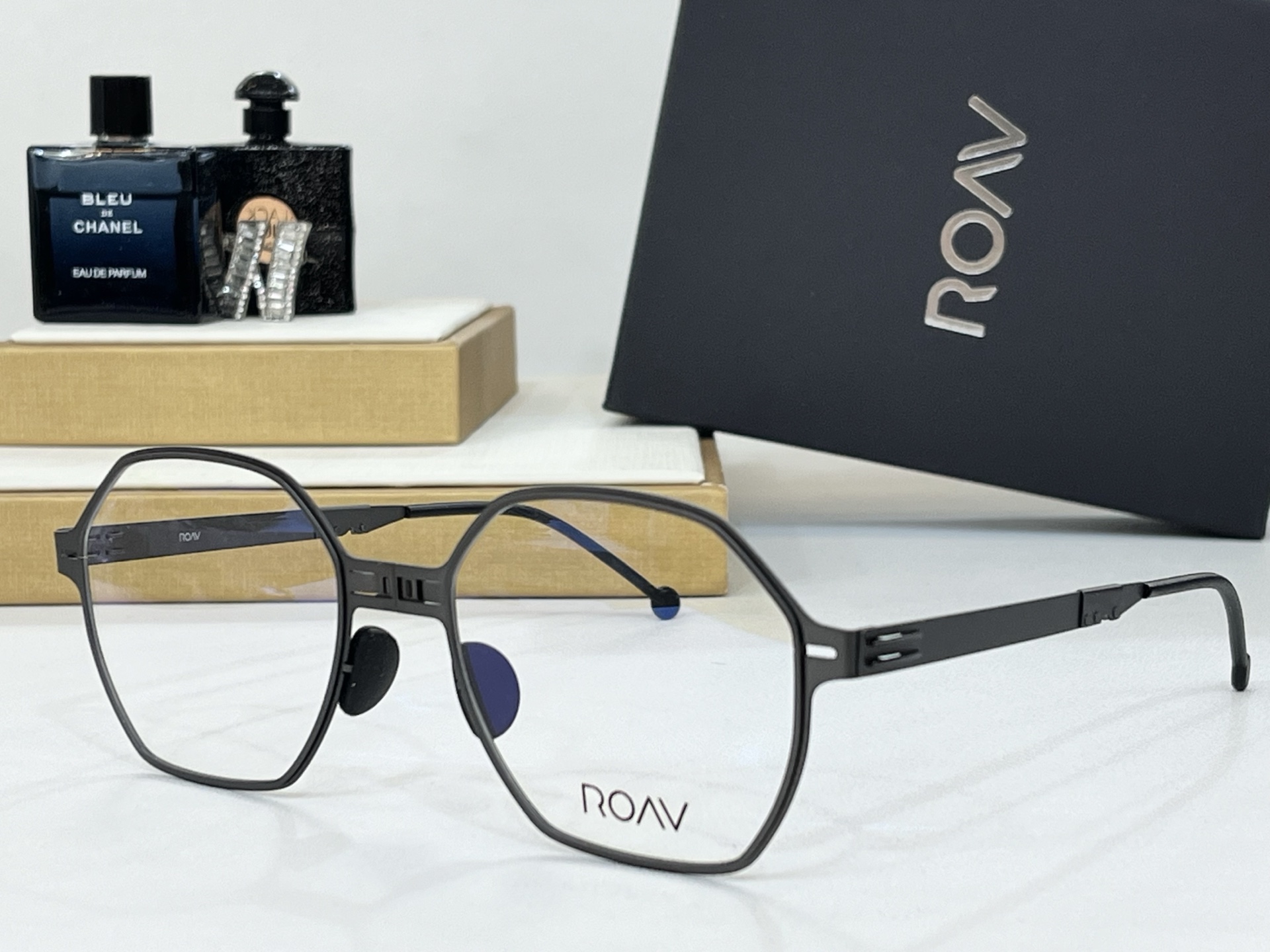  ROAV 
The brand can be changed.
ModelHAEROI
 Polari