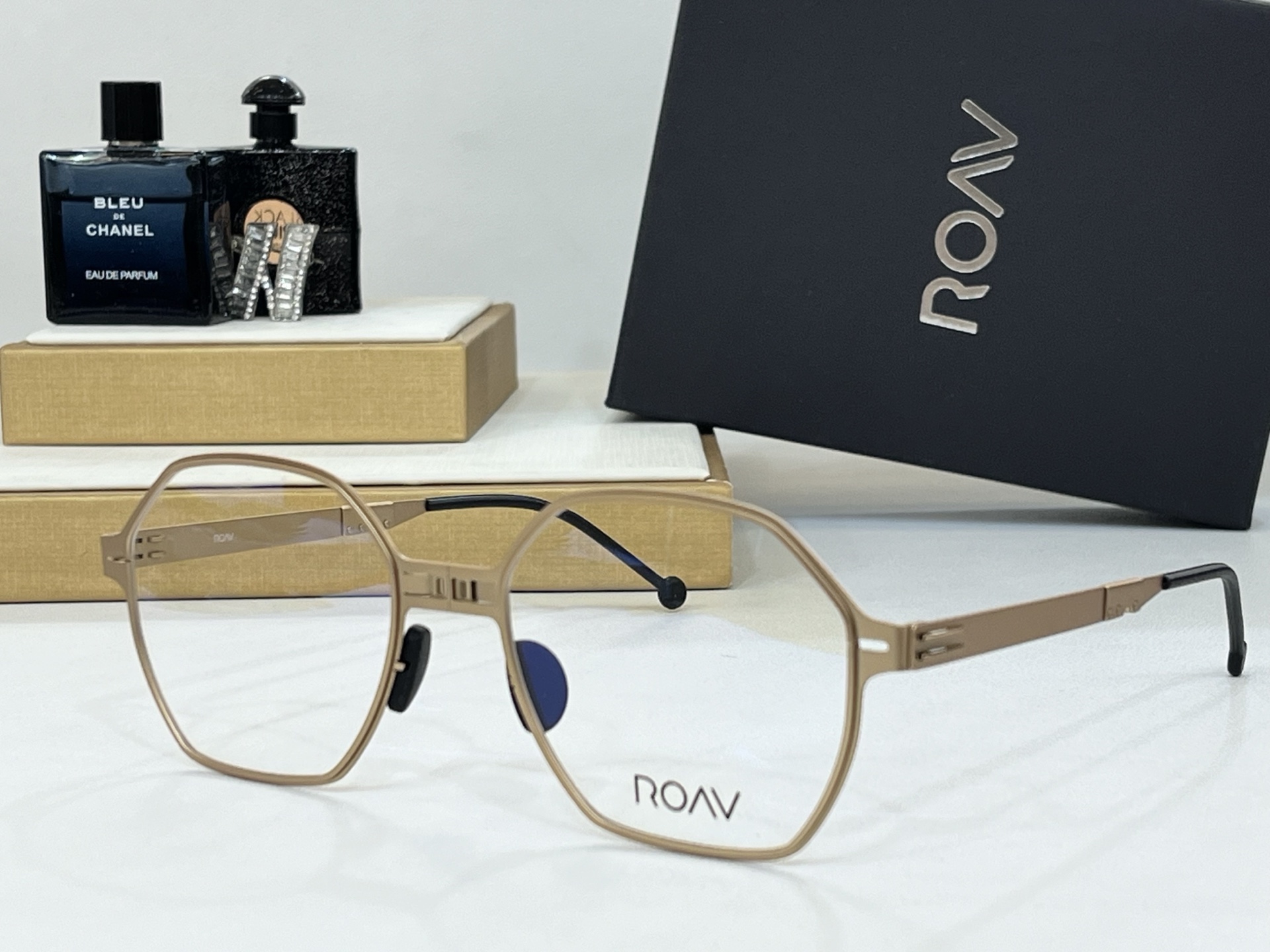  ROAV 
The brand can be changed.
ModelHAEROI
 Polari
