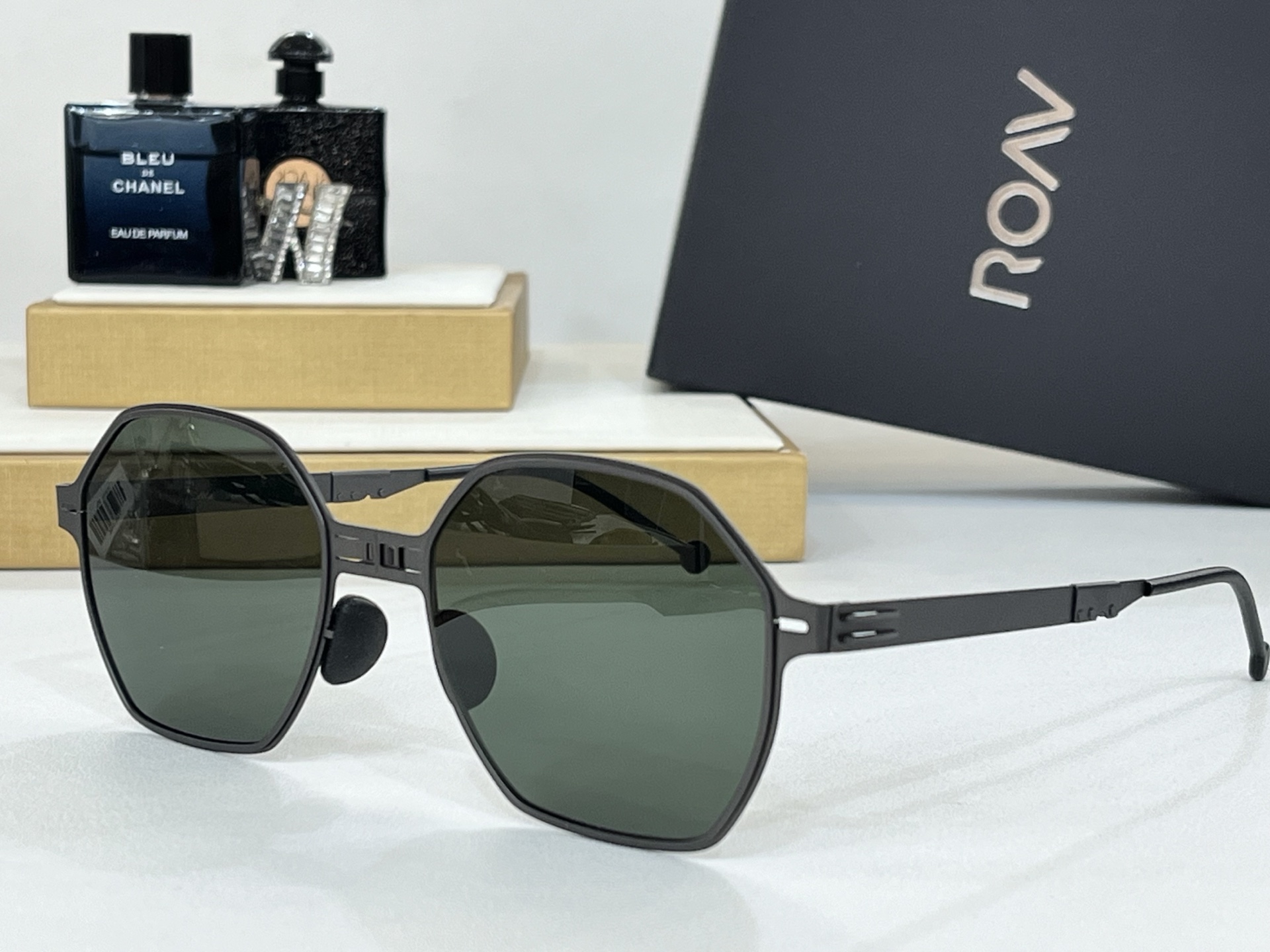  ROAV 
The brand can be changed.
ModelHAEROI
 Polari