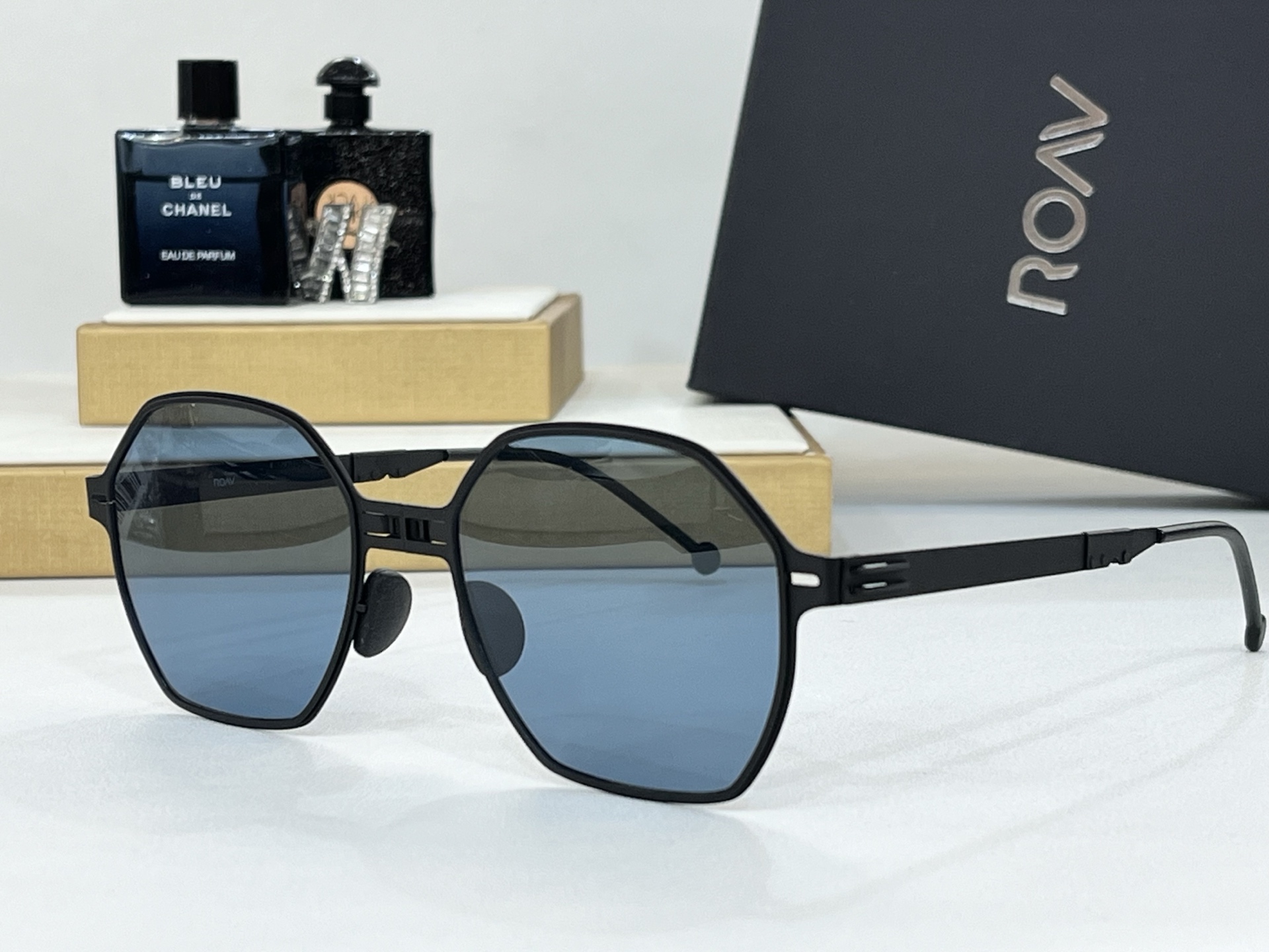  ROAV 
The brand can be changed.
ModelHAEROI
 Polari
