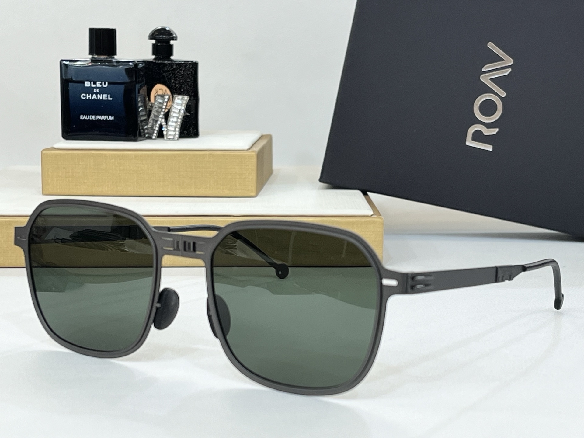  ROAV 
The brand can be changed.
 Polarized lenses
M