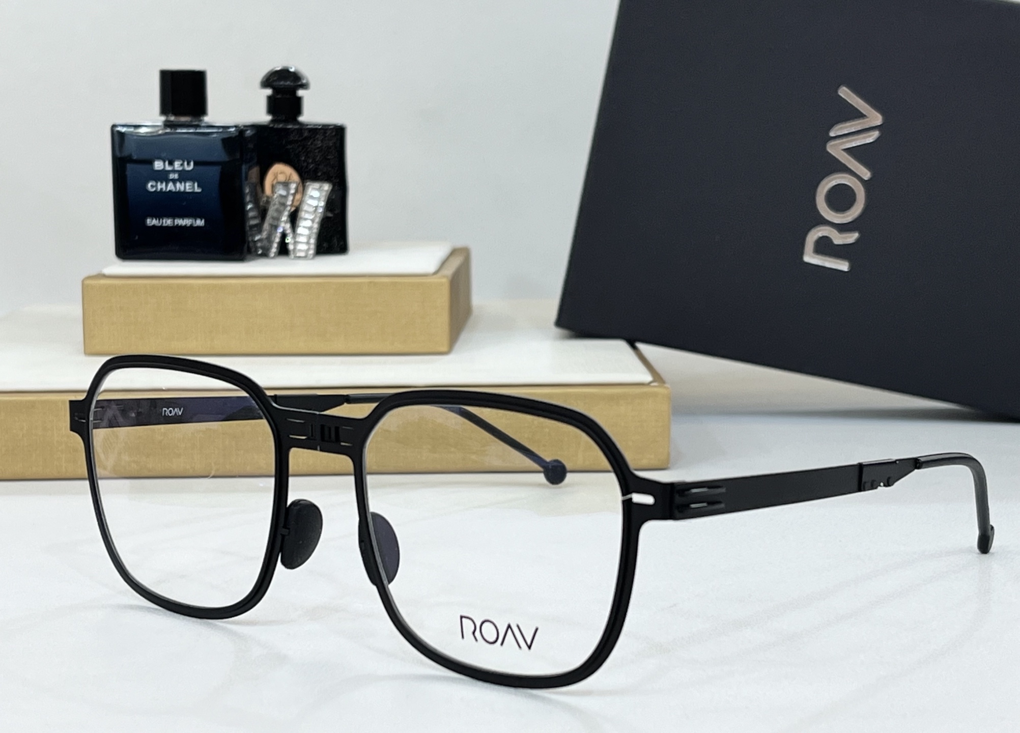  ROAV 
The brand can be changed.
 Polarized lenses
M