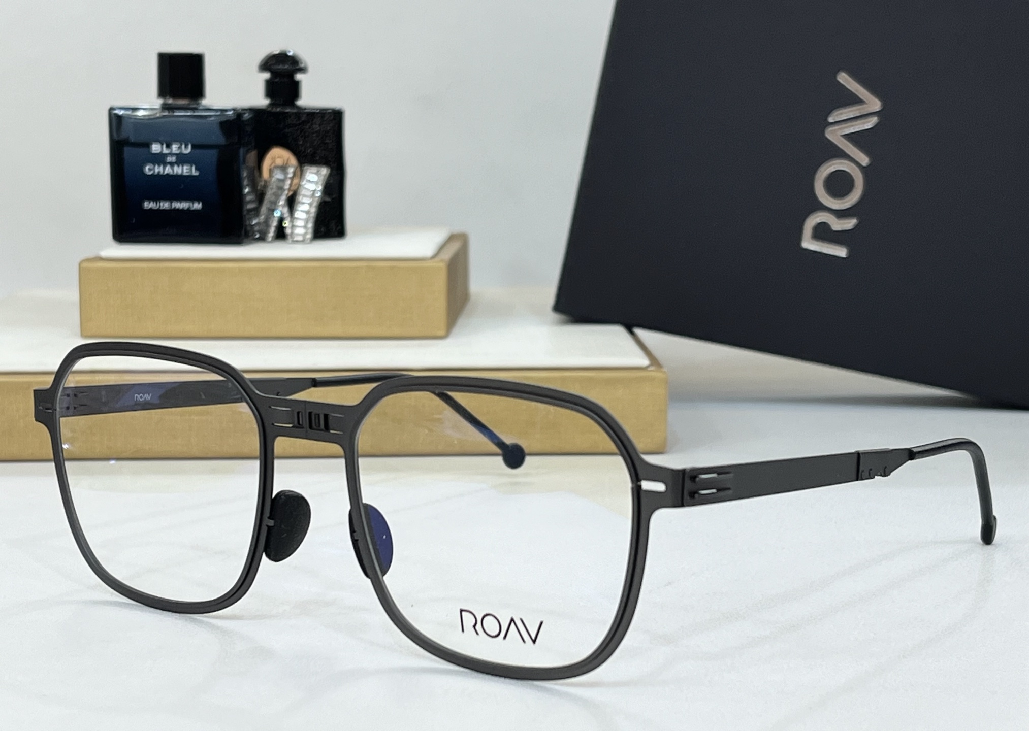  ROAV 
The brand can be changed.
 Polarized lenses
M